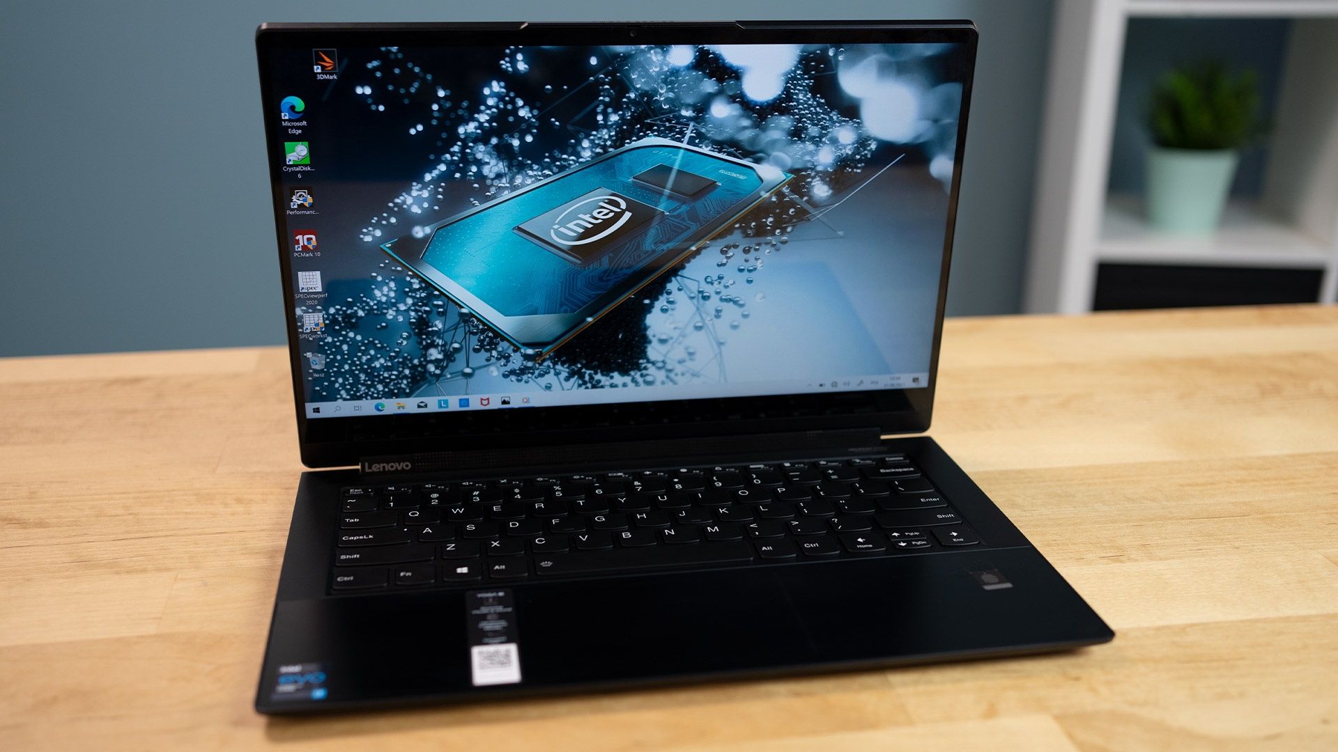 Lenovo Yoga 9i - od przodu