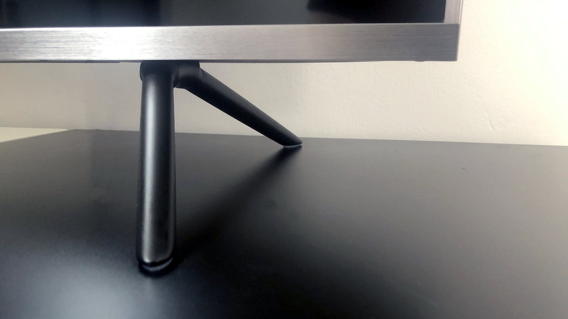 Xiaomi Mi TV 4S 65 - metalowe nóżki