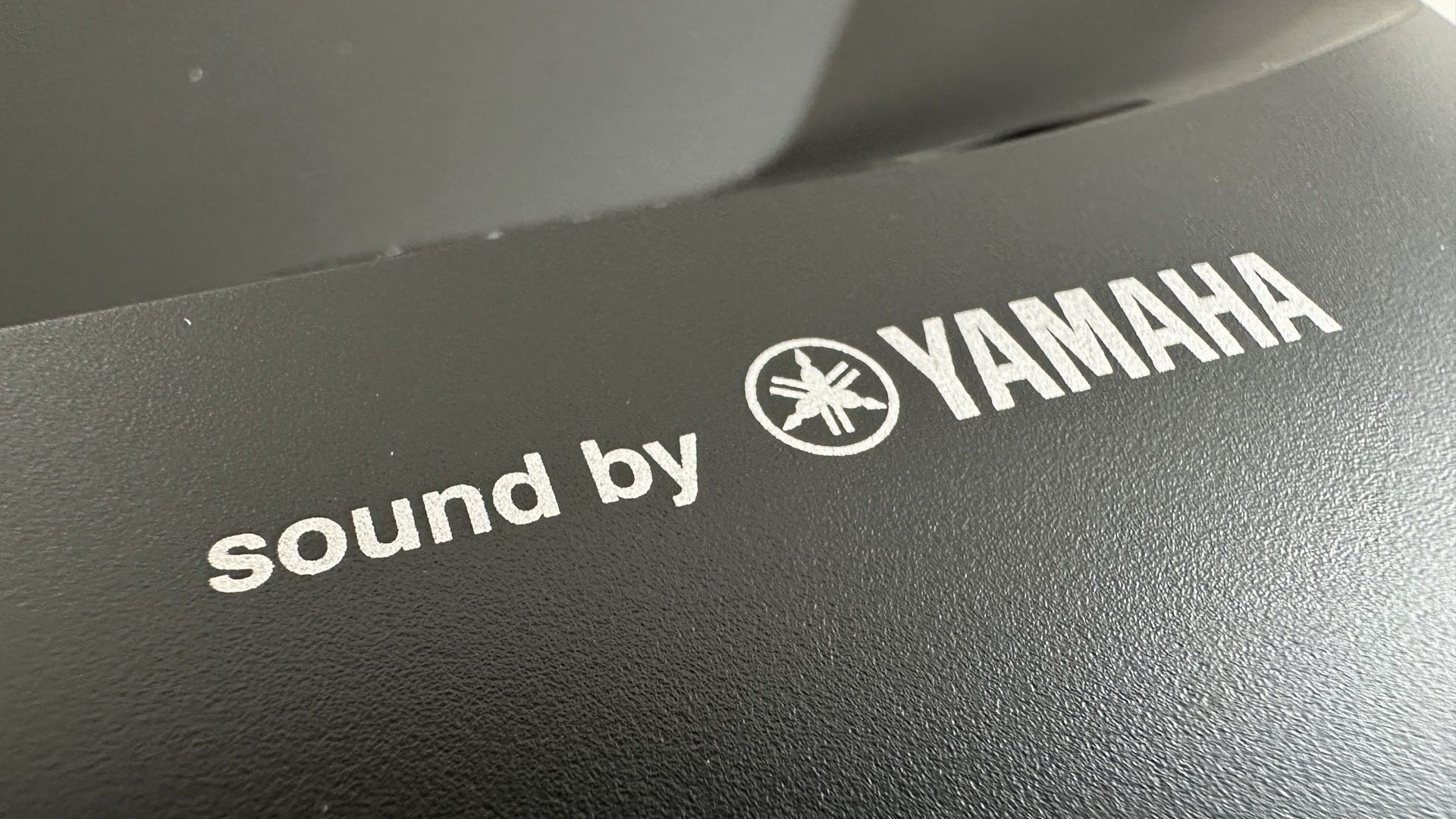 EPSON EH-LS650B - nagłośnienie Yamaha