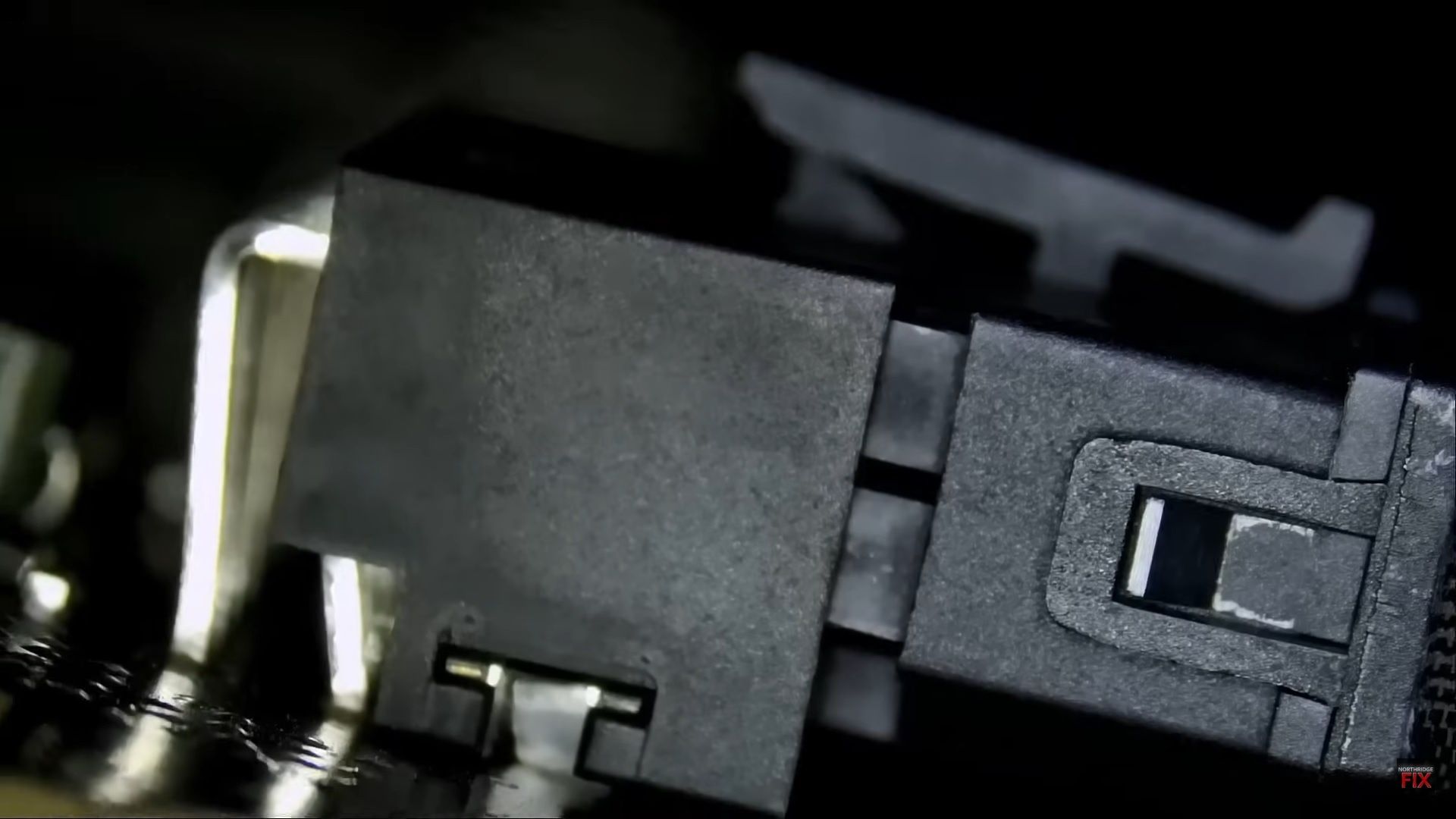 GeForce RTX 4090 - wygięte gniazdo zasilania