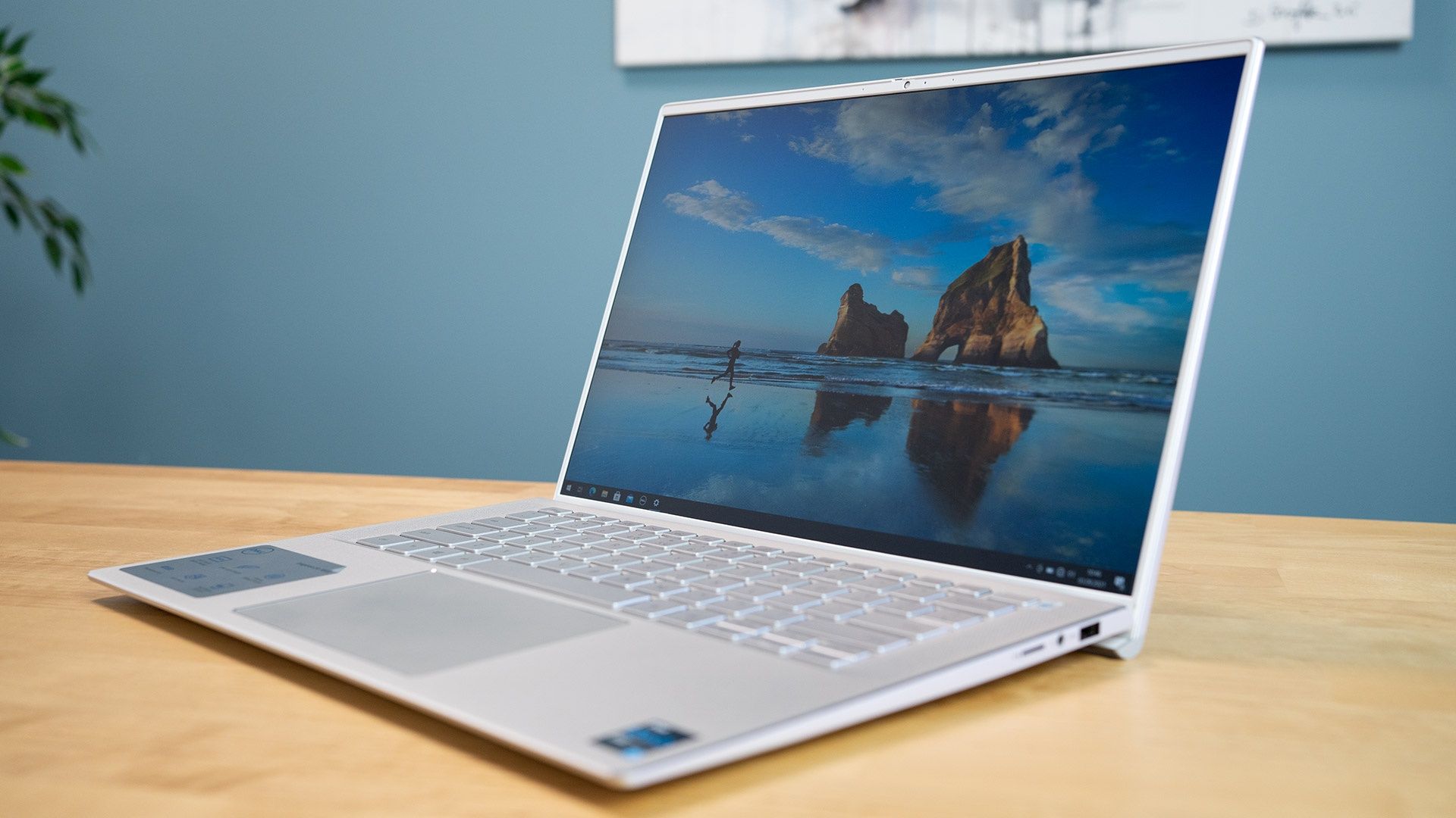 Dell Inspiron 14 7000 - z profilu