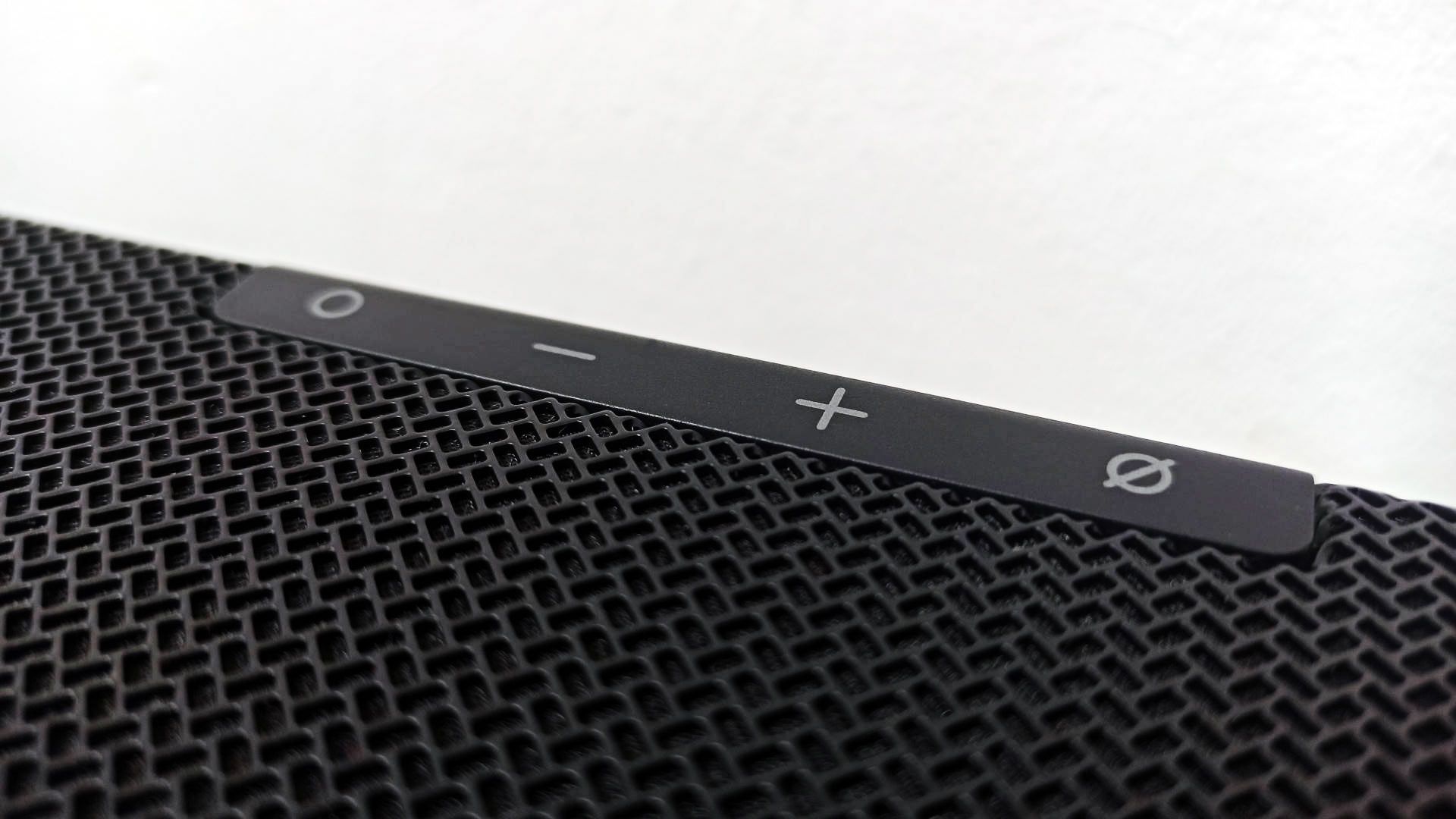 Samsung HW-Q800A - przyciski na soundbarze