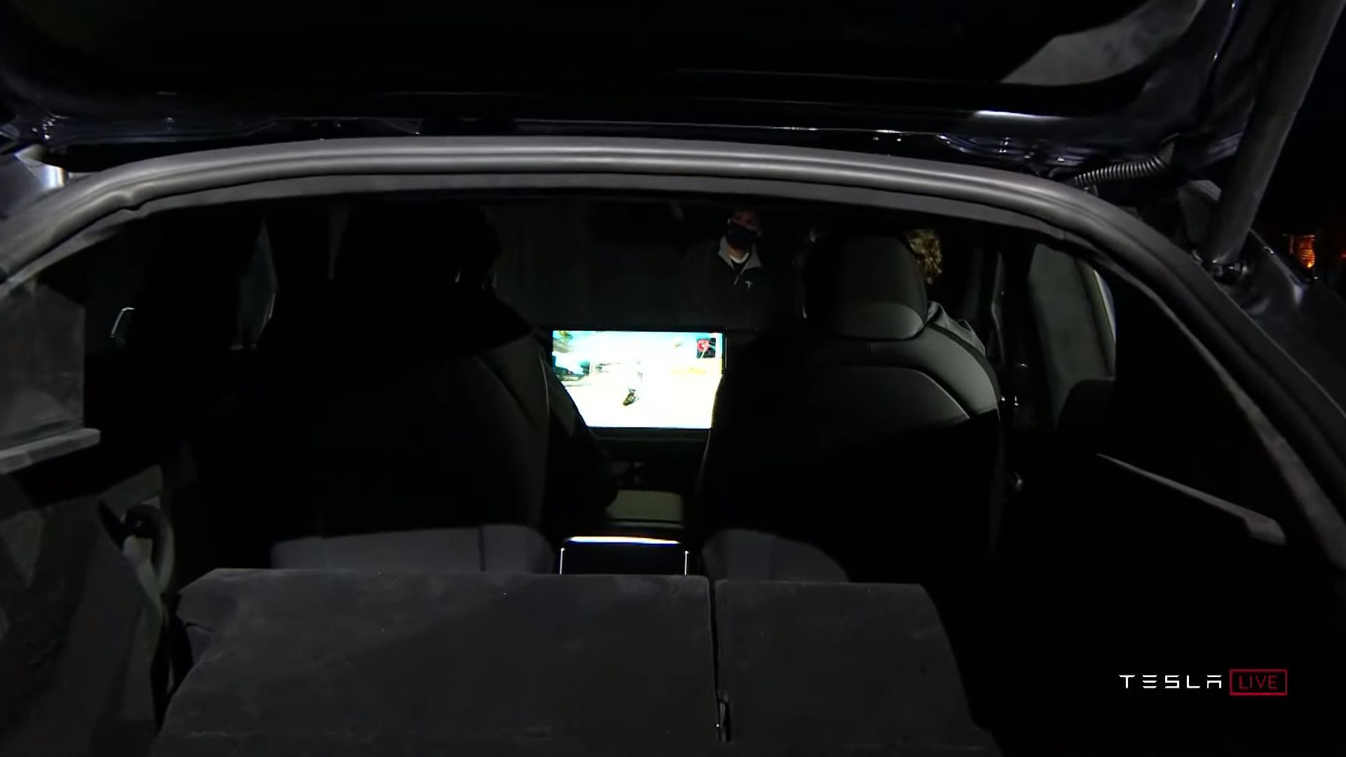 Tesla Model S Plaid - prezentacja w Cyberpunk 2077