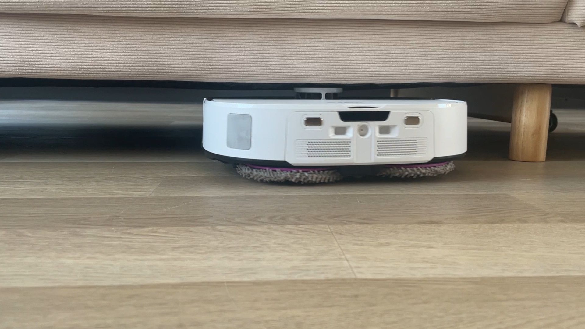 Test Eureka J15 Pro Ultra pod meblami