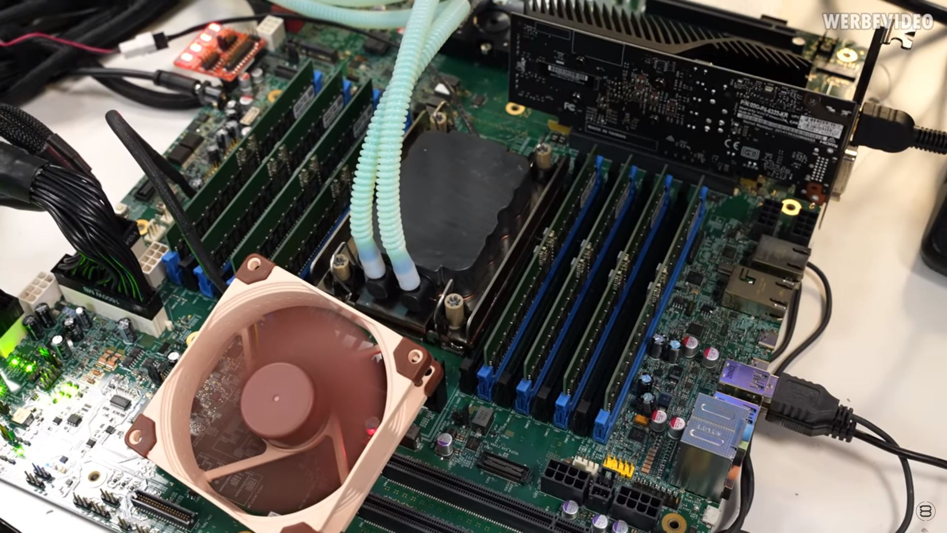 Intel Xeon w9-3495X - platforma