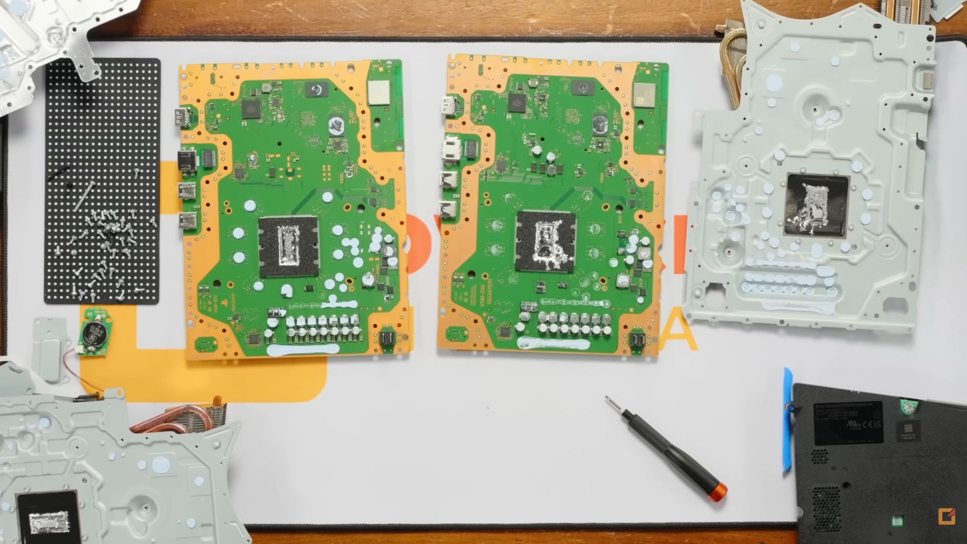PlayStation 5 Pro CFI-7019 vs CFI-7121