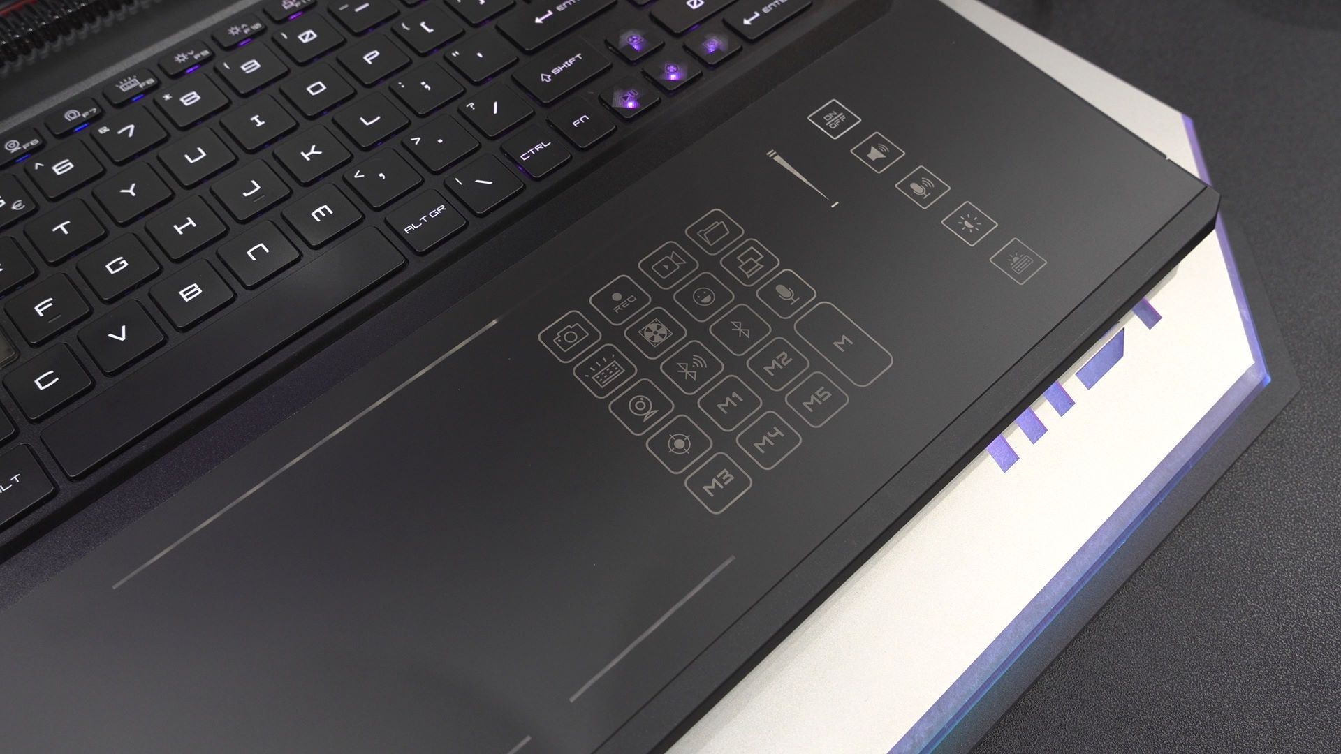 Laptop MSI Raider Smart Touchpad 2