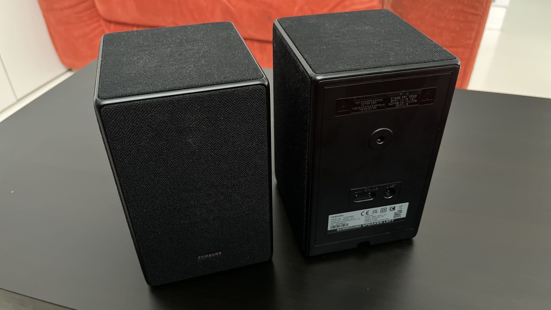 Samsung Q950A - satelitki przód i tył