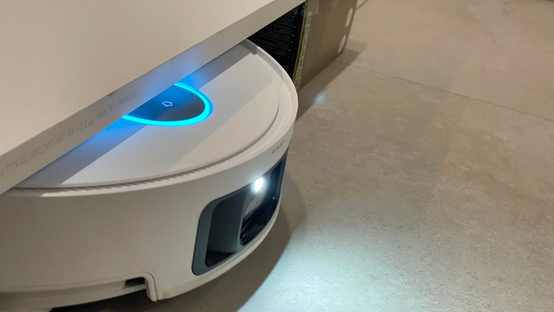 Robot Dreame X50 chowający się lidar