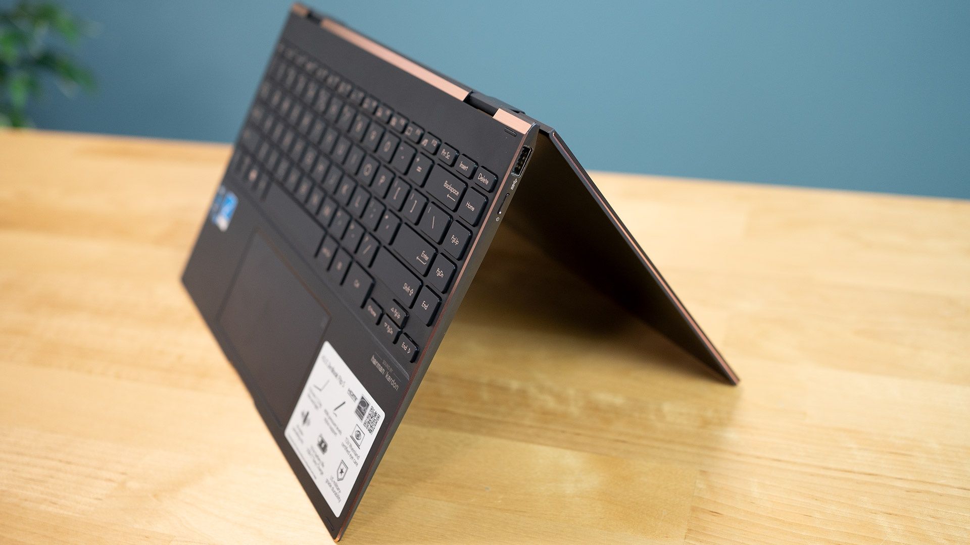 ASUS ZenBook Flip S 13 - przycisk zasilania