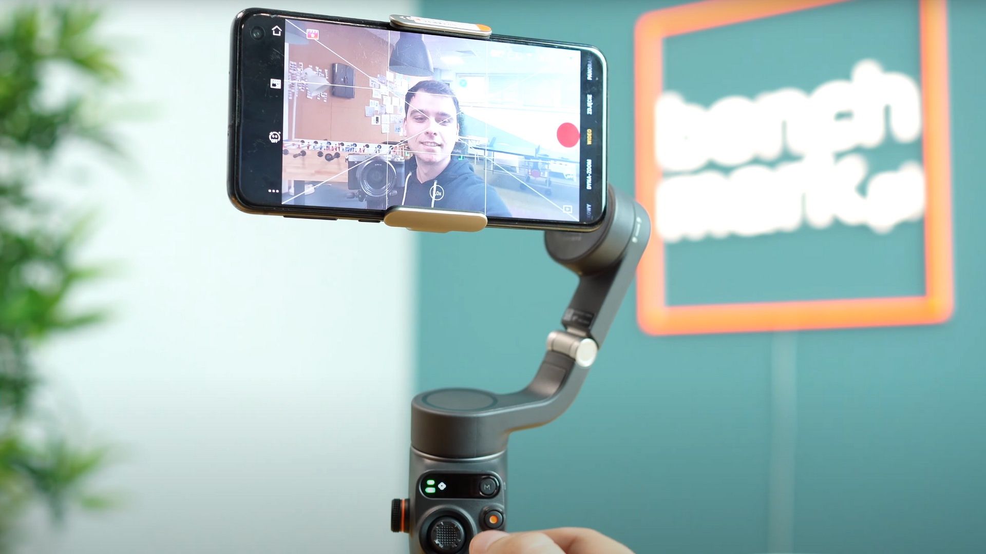 Dji Osmo Mobile 6 - widok z przedniej kamery