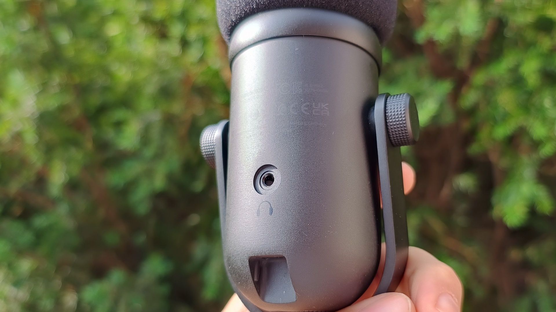 Razer Seiren V2 Pro - gniazdo słuchawkowe