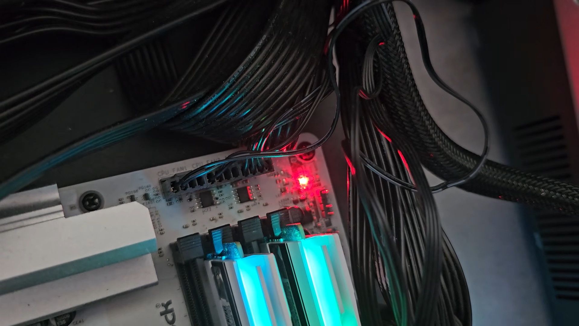 ASRock - czerwona dioda
