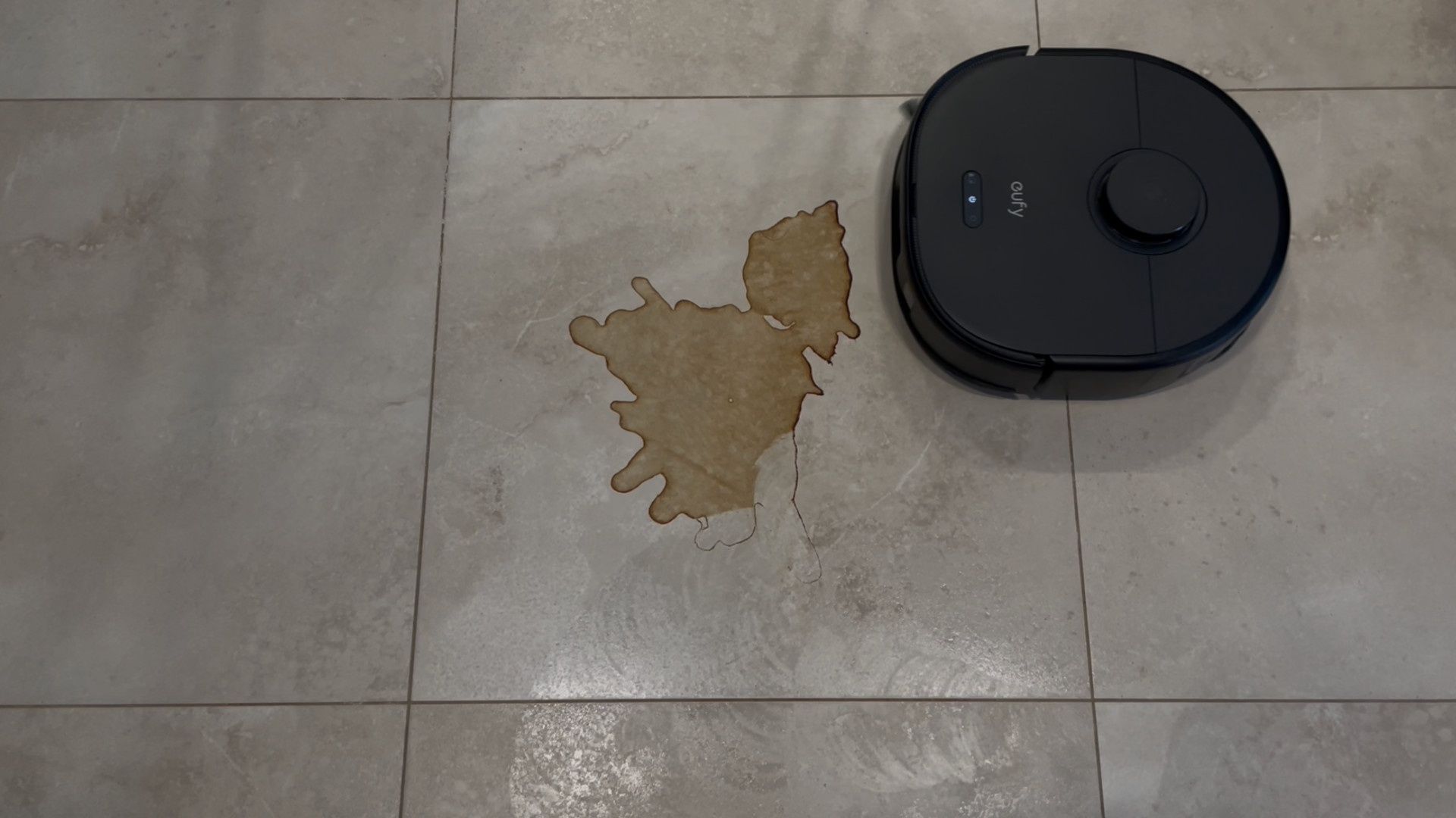 Eufy X10 Pro Omni test dużej plamy
