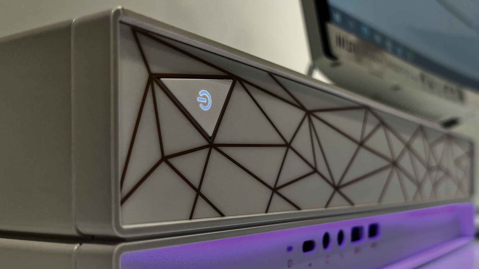MSI Creator P50 - przycisk