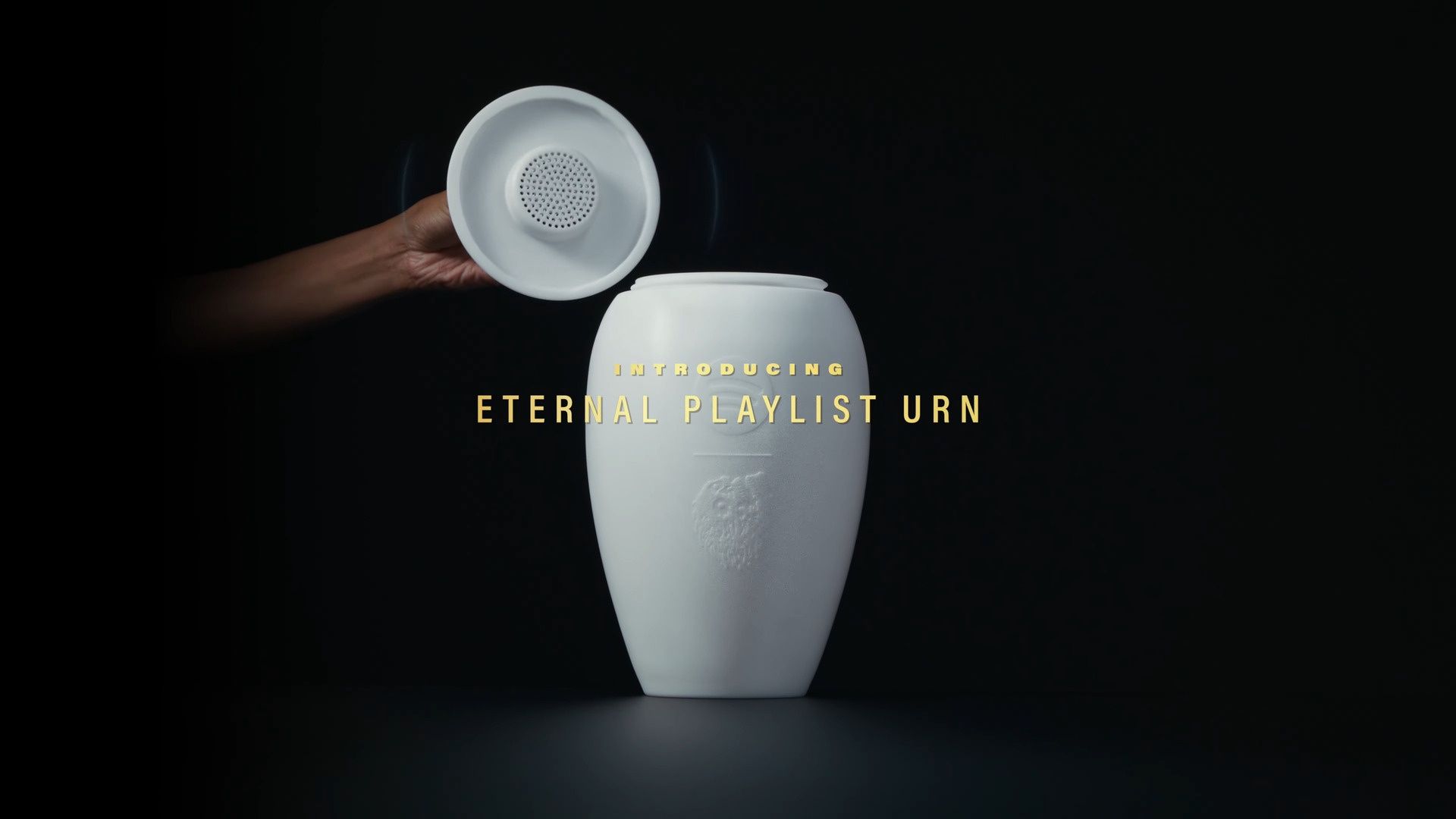 Głośnik Spotify będący częścią urny