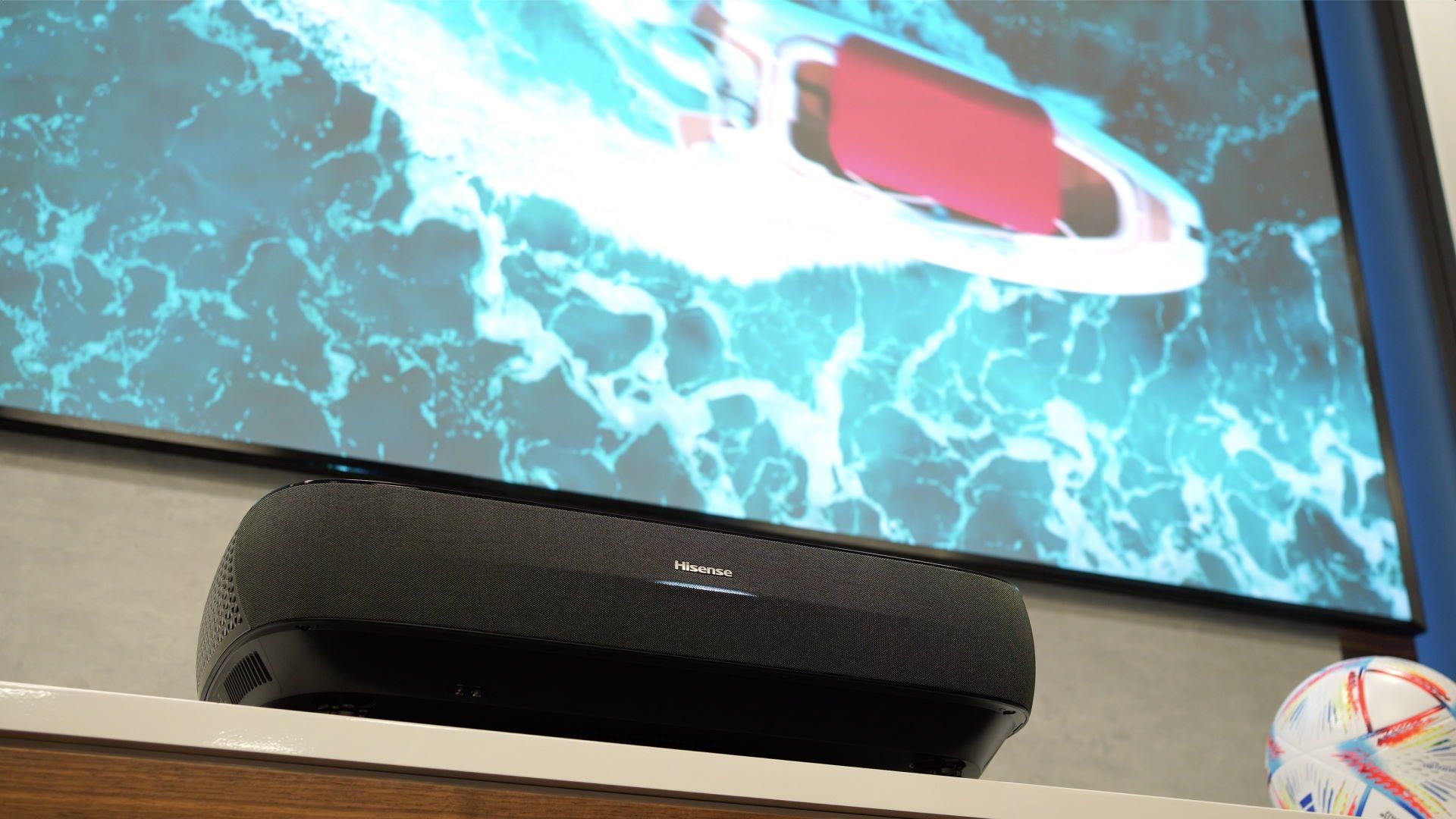 Hisense Laser TV 120L9G - blisko ekranu