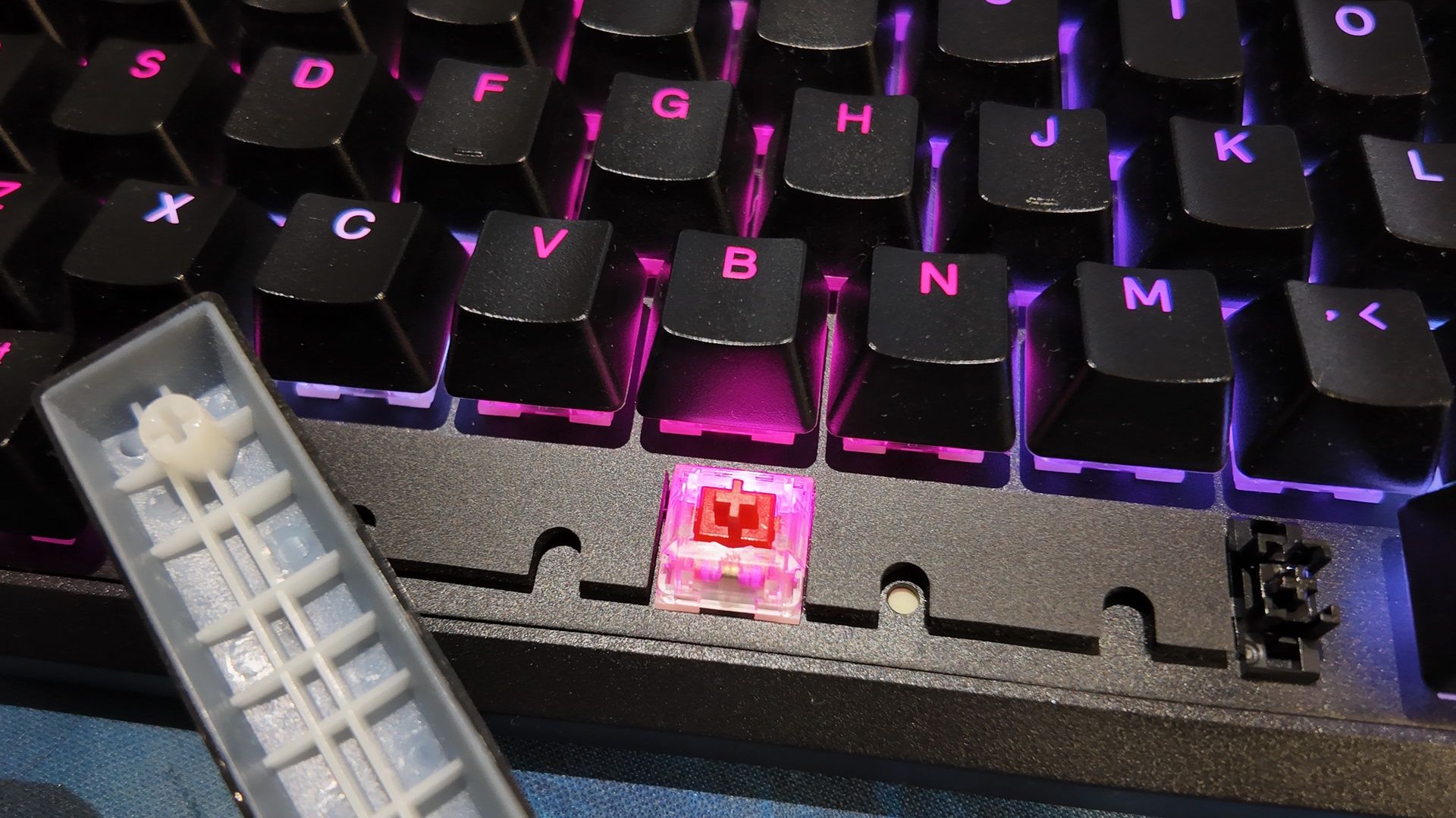 Corsair K70 Core - dodatkowe wygłuszenie spacji