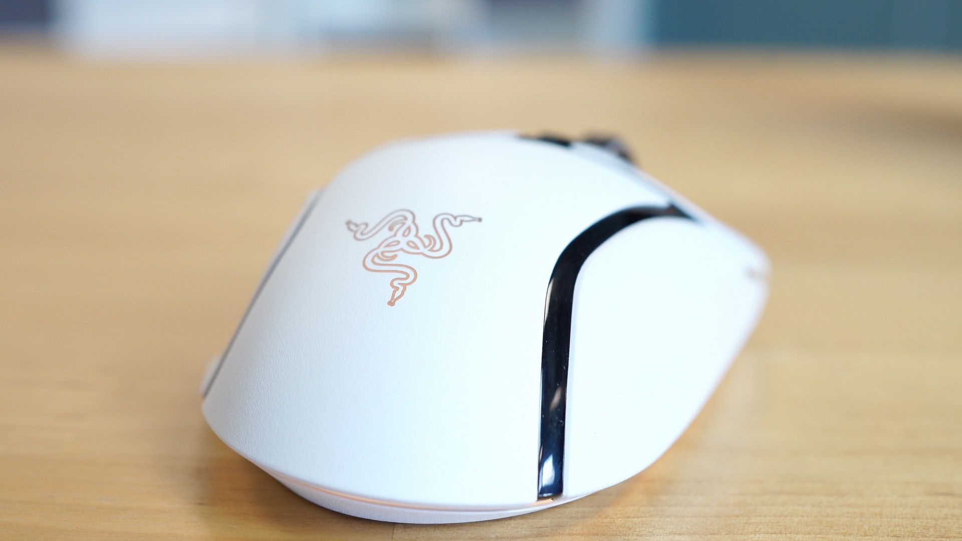 Razer Basilisk V3 Pro - podświetlane logo