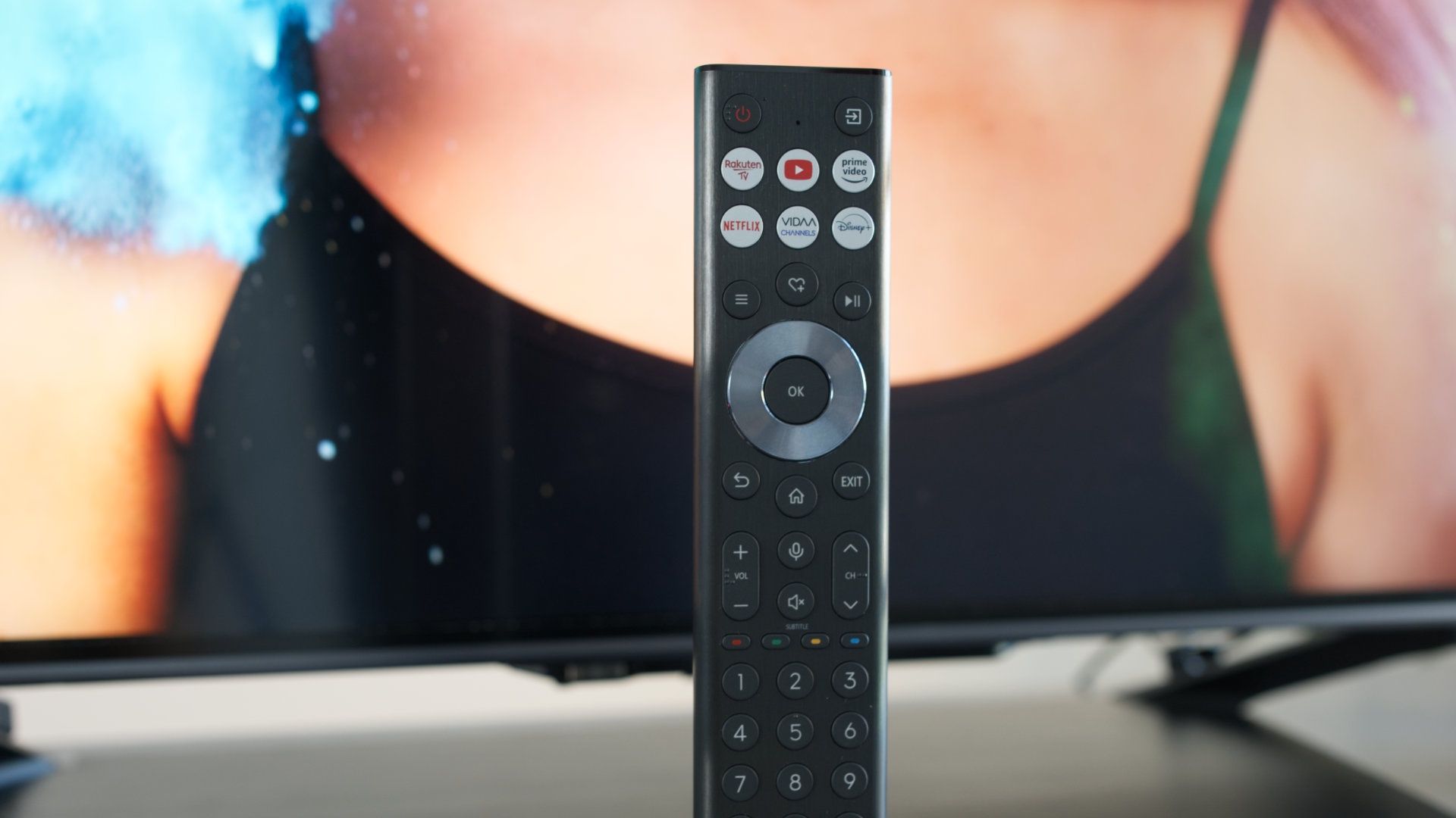 Hisense ULED U7NQ - z półprofilu