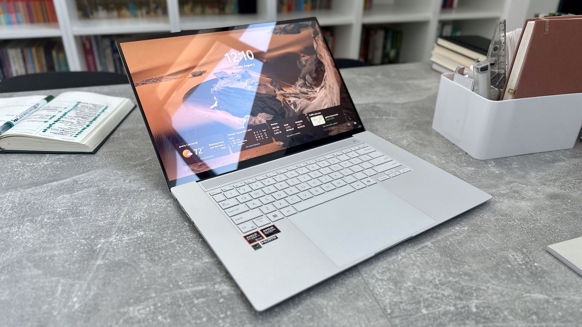 ASUS Zenbook S 16 UM5606 - błyszcząca powłoka matrycy