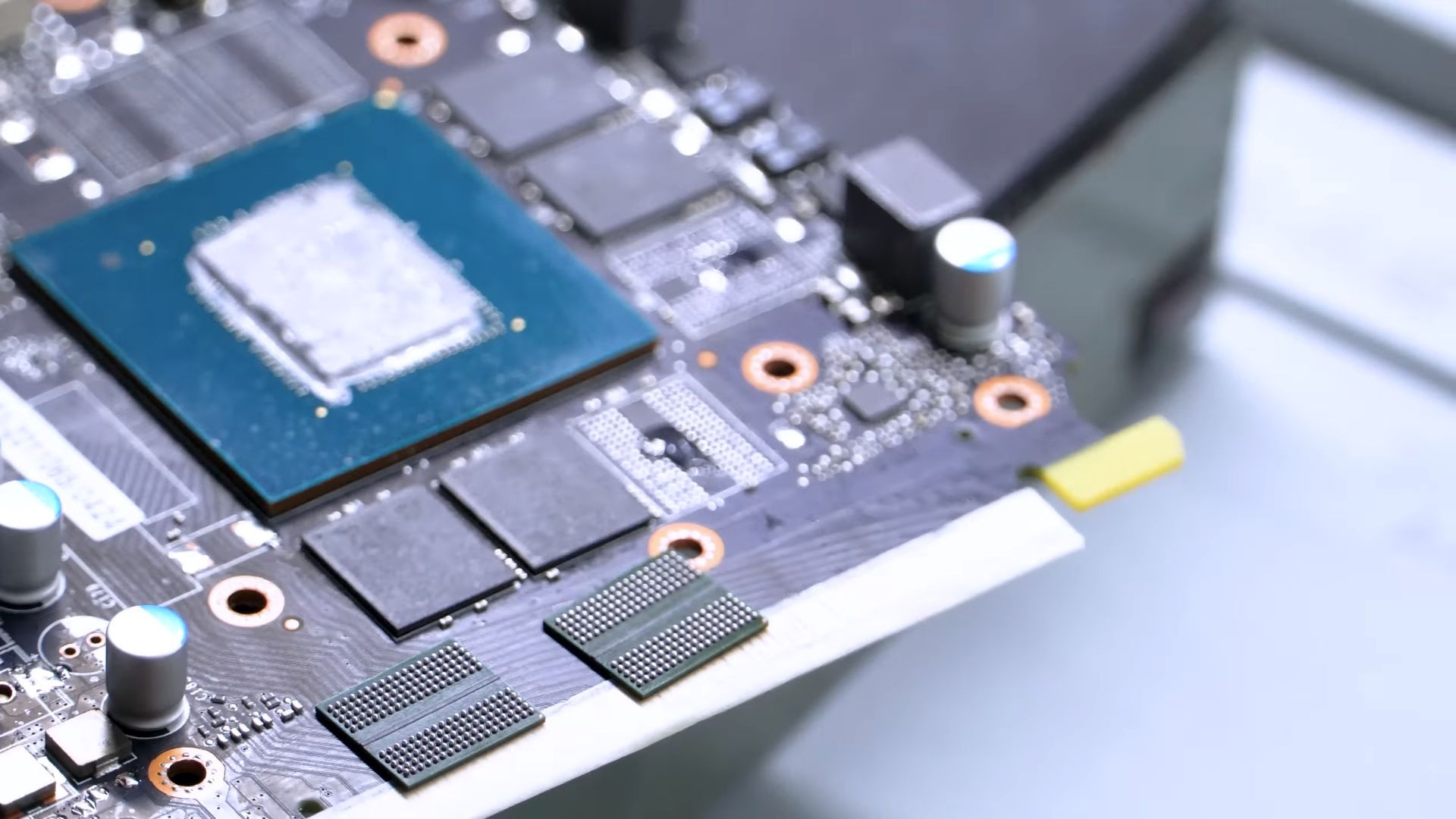 GeForce RTX 3060 - modyfikacja karty graficznej z wersji 8 GB do 12 GB