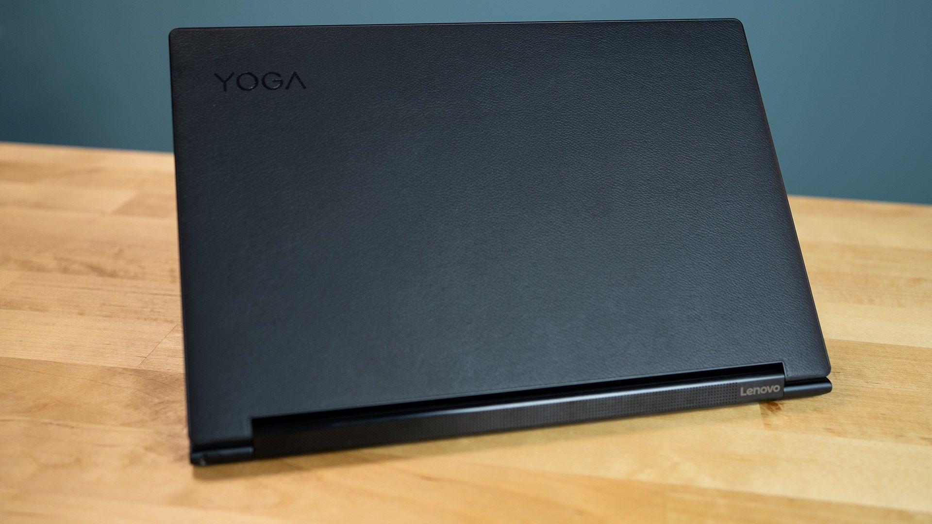 Lenovo Yoga 9i - pokrywa