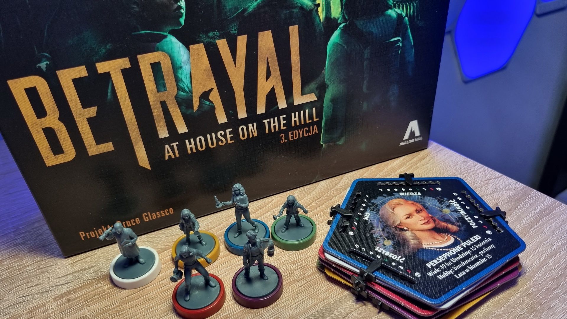 Betrayal at House on the Hill – pudełko, figurki i planszetki