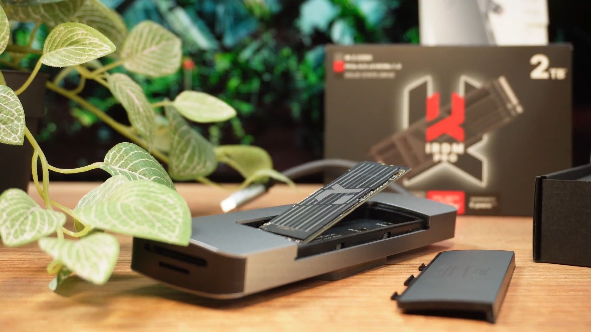 Linq Pro Studio 9-w-1 ma miejsce na dysk SSD NVMe
