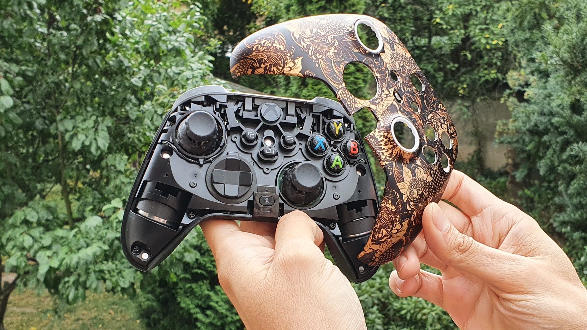 SCUF Instinct Pro - zdejmowany panel przedni