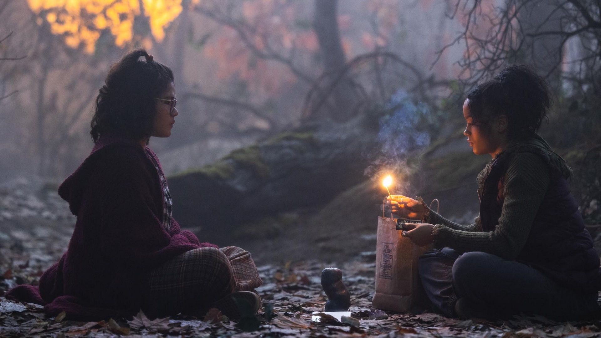 Hocus Pocus 2 - nastolatki bawią się w rytułał