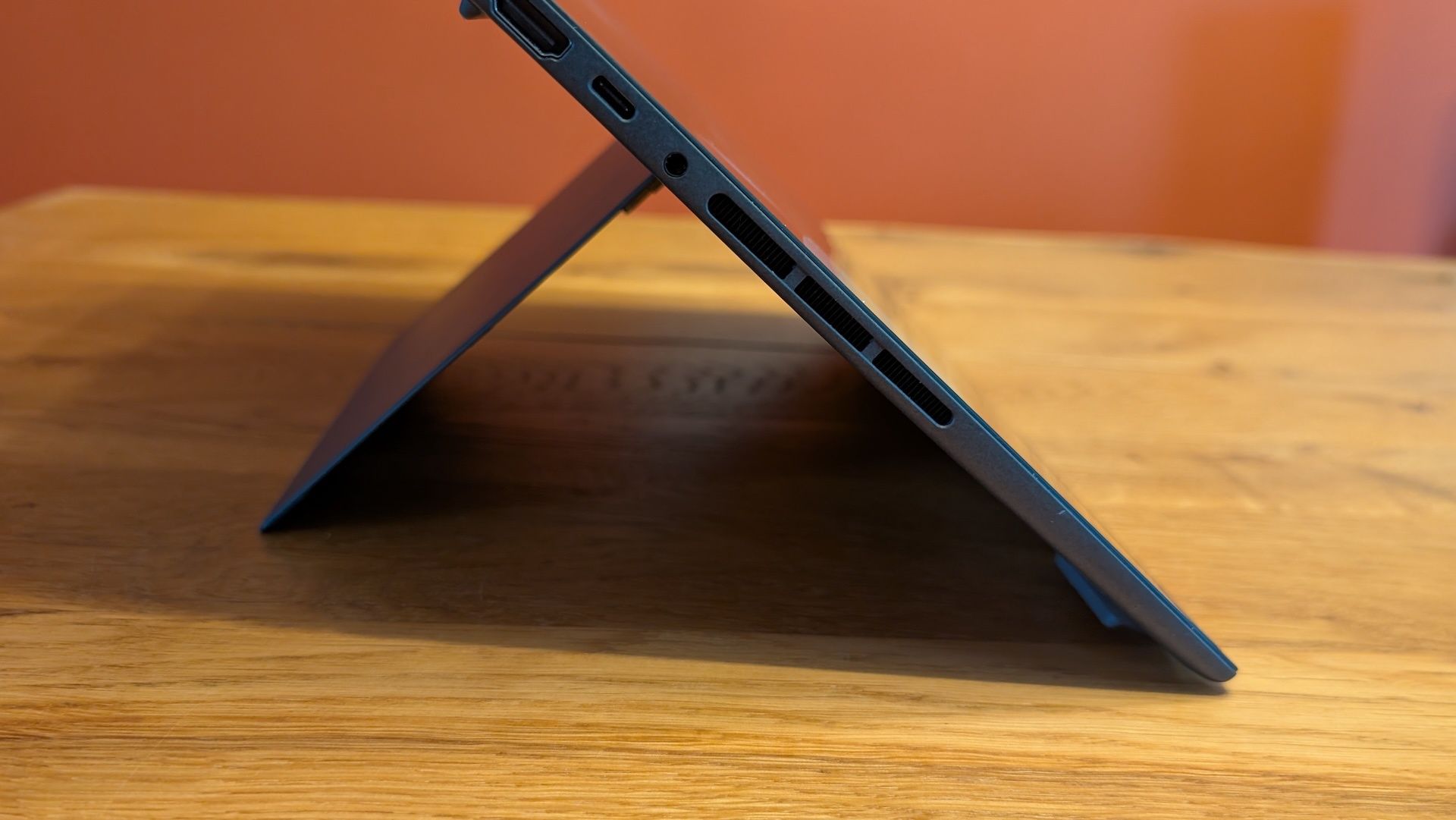 ASUS