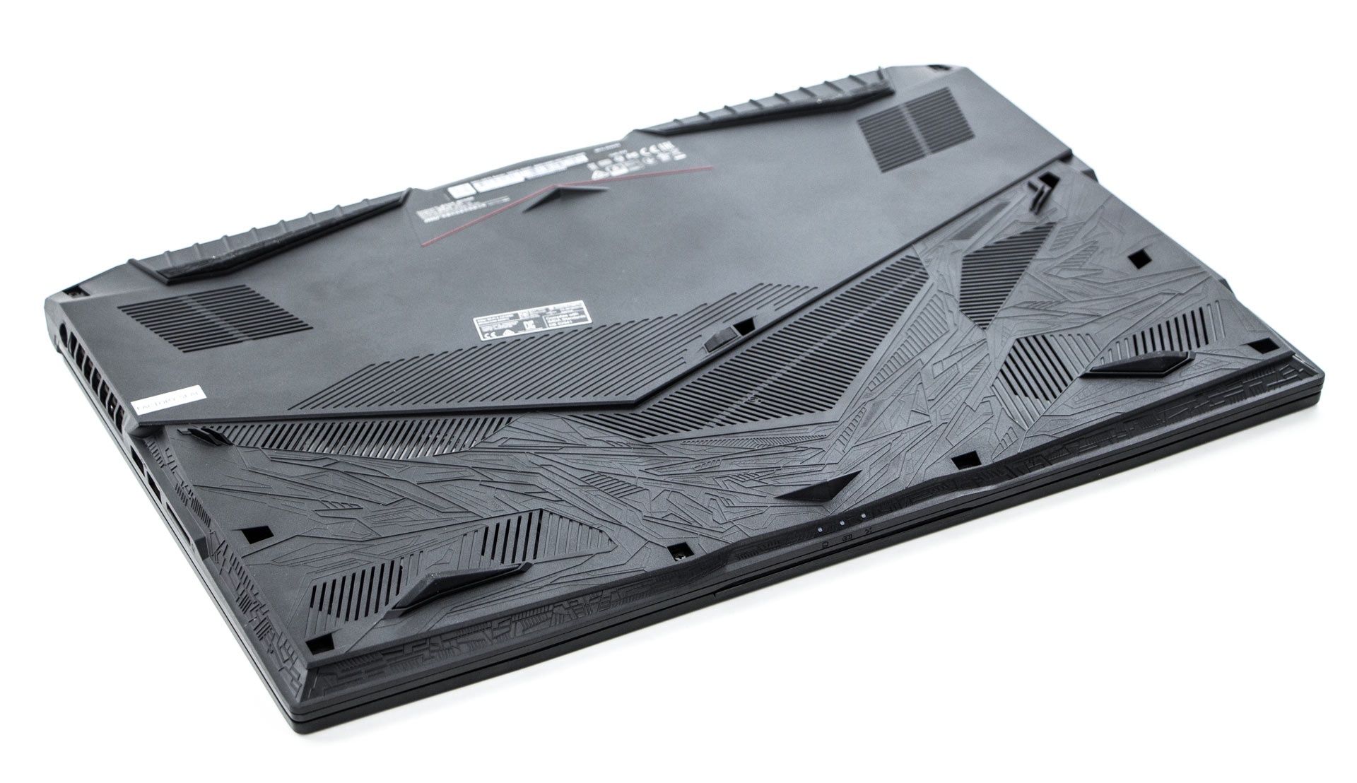 MSI GE75 Raider 10SGS - Widok od spodu
