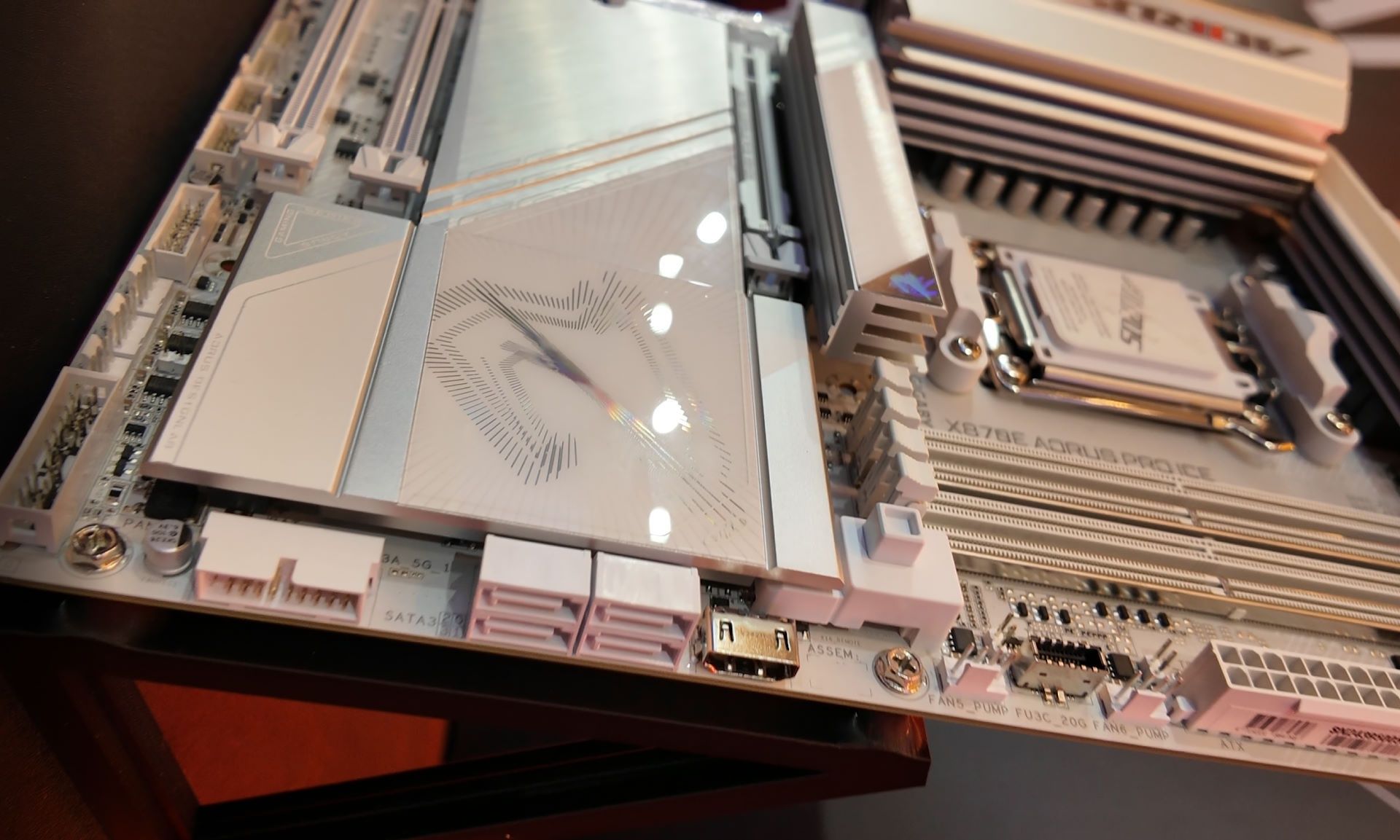 CES 2025 - Nowości PC - Gigabyte ICE z HDMI