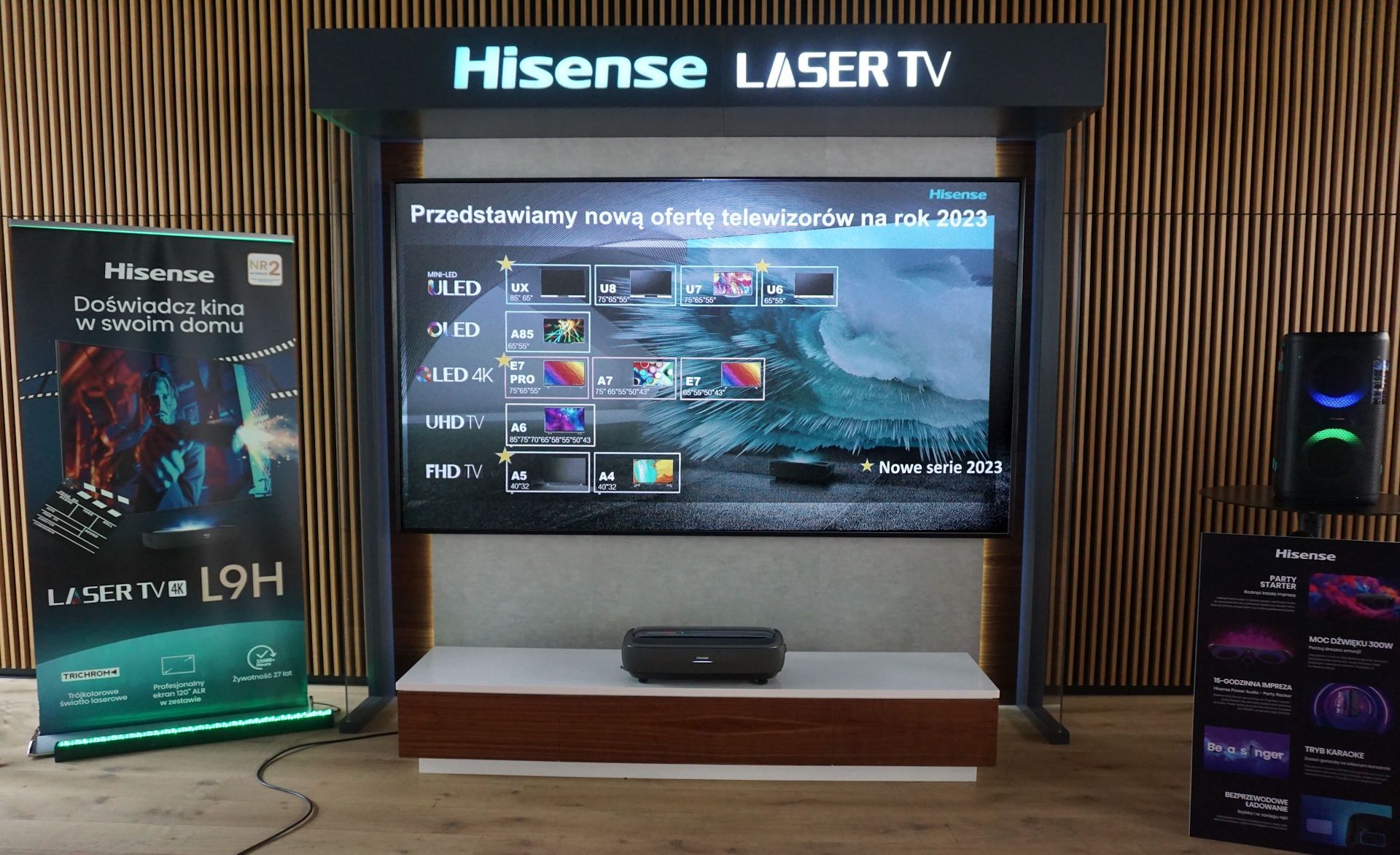 Hisense 120L9H na konferencji