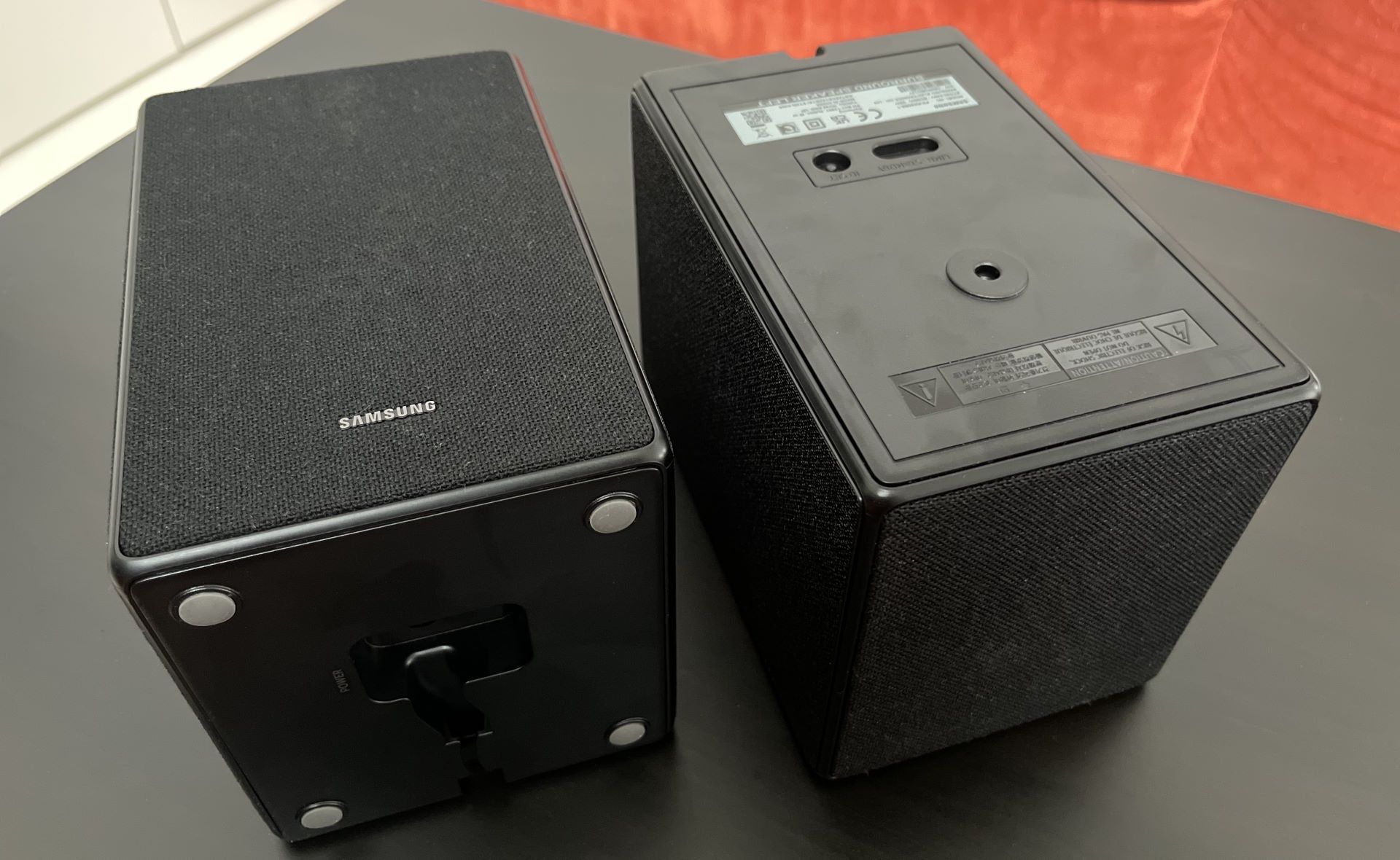 Samsung Q950A - satelitki spód i góra