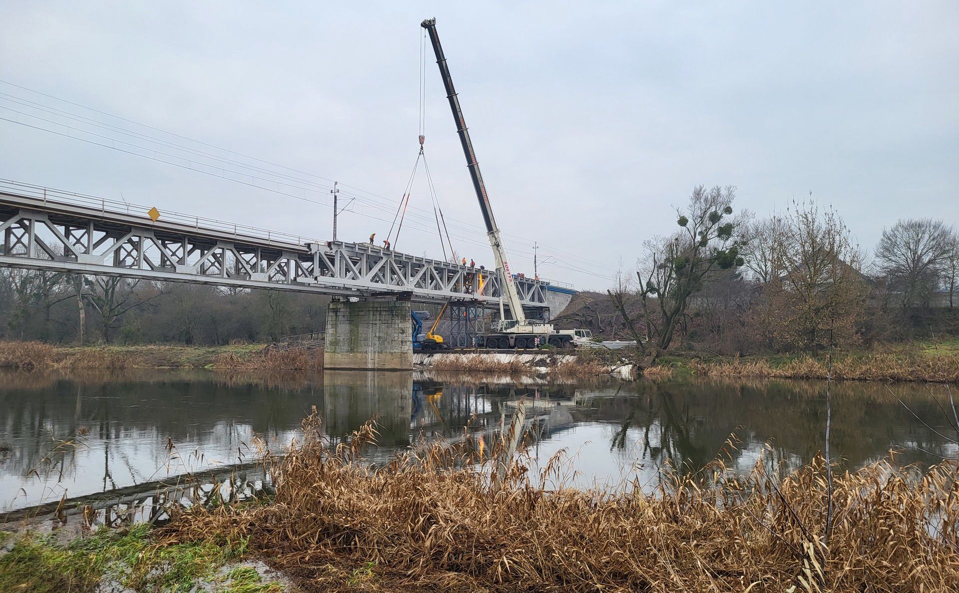 Montaż drugiej "nitki" na moście w Obornikach. 