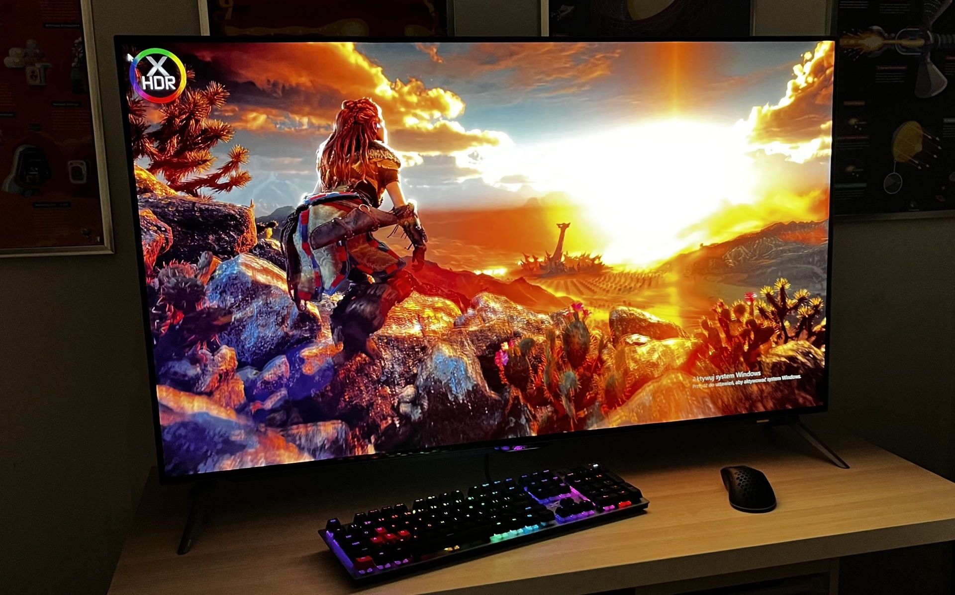Gigabyte Aorus FO48U - scena z treścią HDR