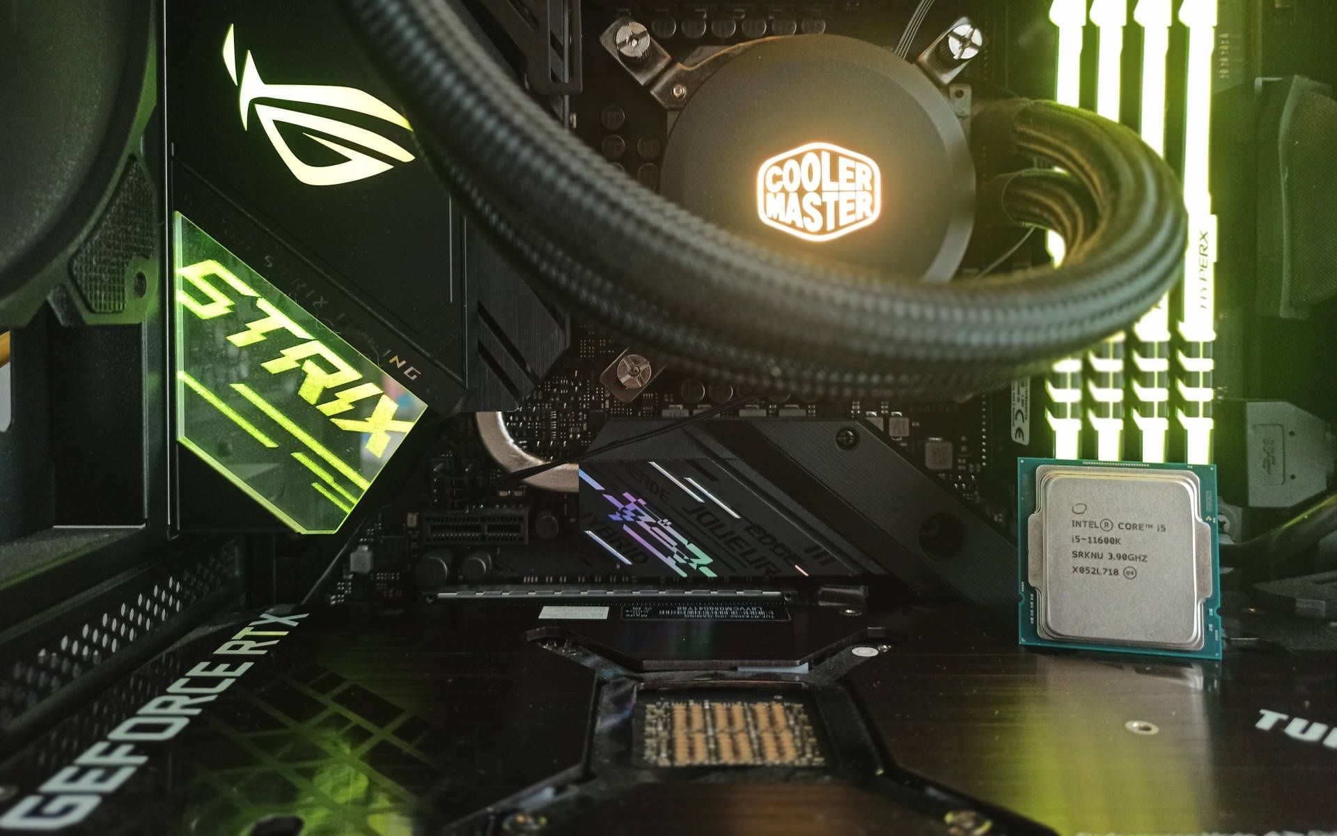 Intel Core i5-11600K tuż przed instalacją w płycie