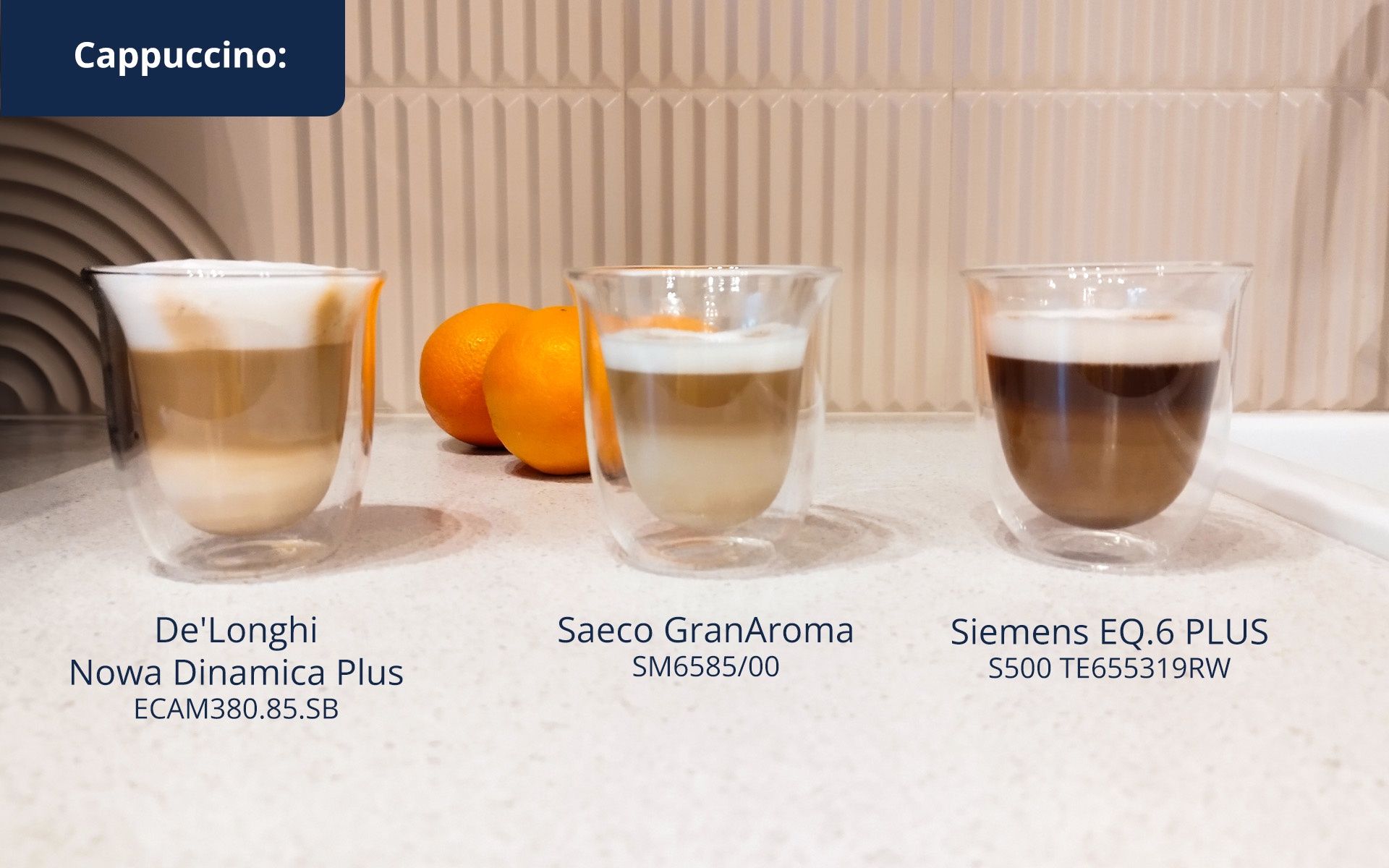 Trzy szklanki z cappuccino zrobione w ekspresach - zdjęcie.