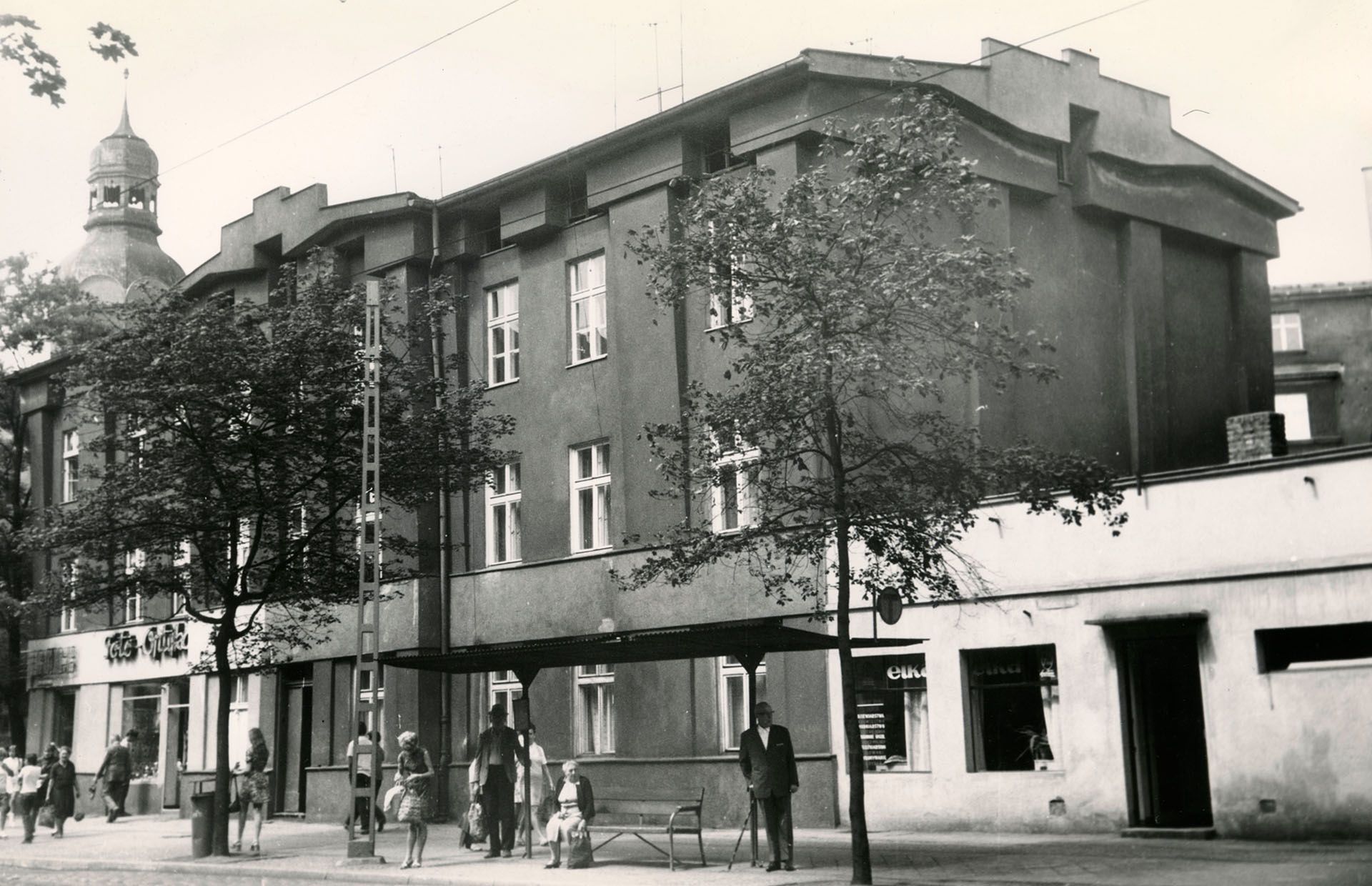 Wilda: Od średniowiecznej wsi do tętniącej życiem dzielnicy Pozn