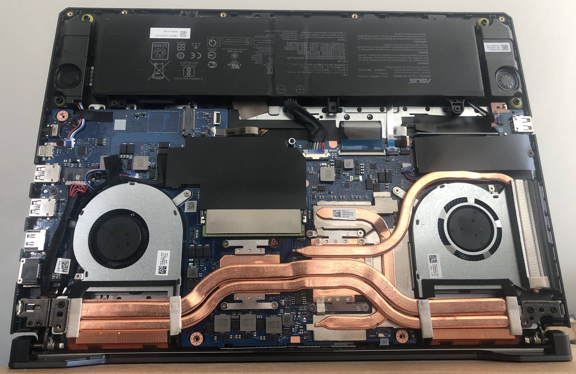 Asus TUF Gaming A15 - wnętrze