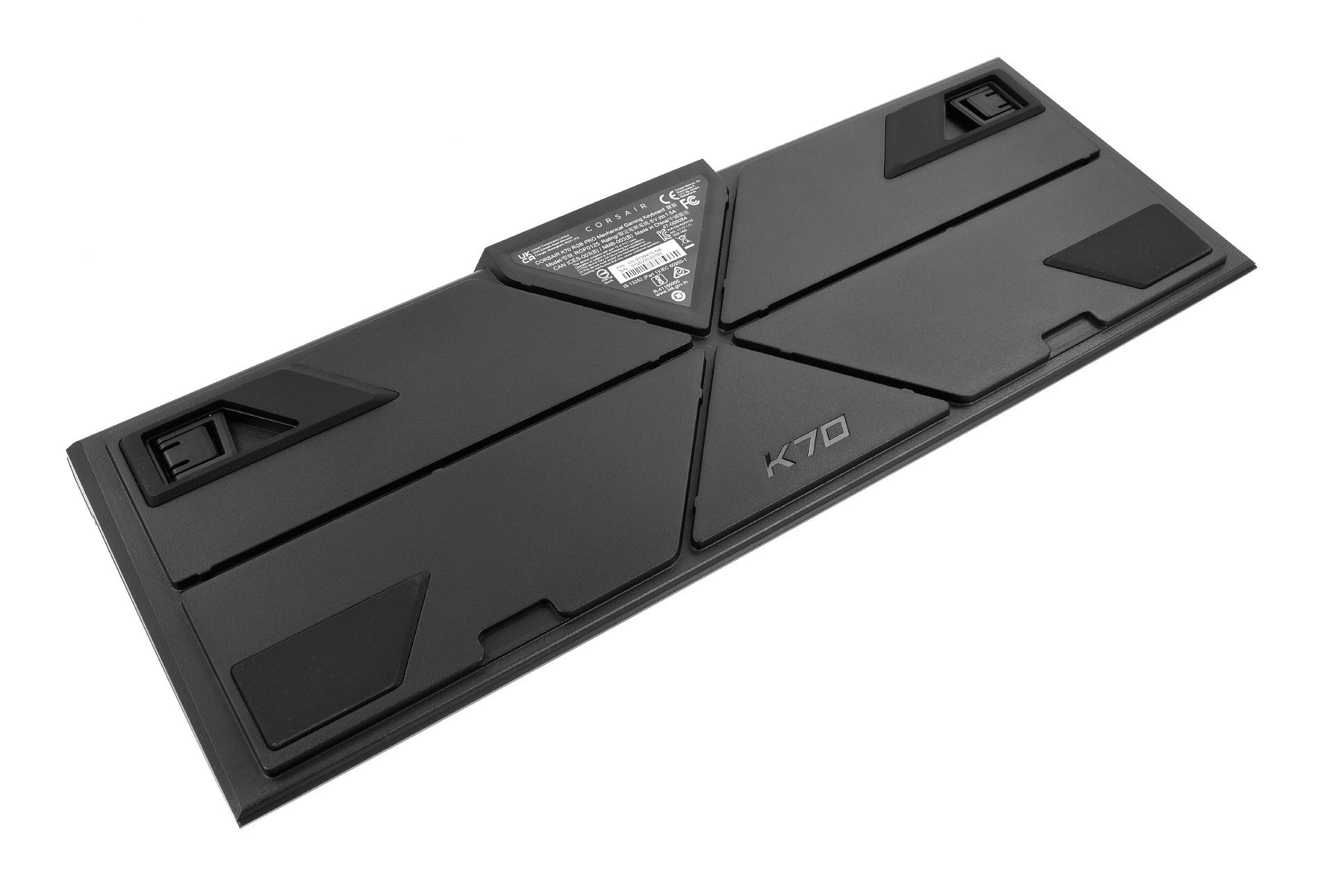 Corsair K70 RGB Pro - spód klawiatury