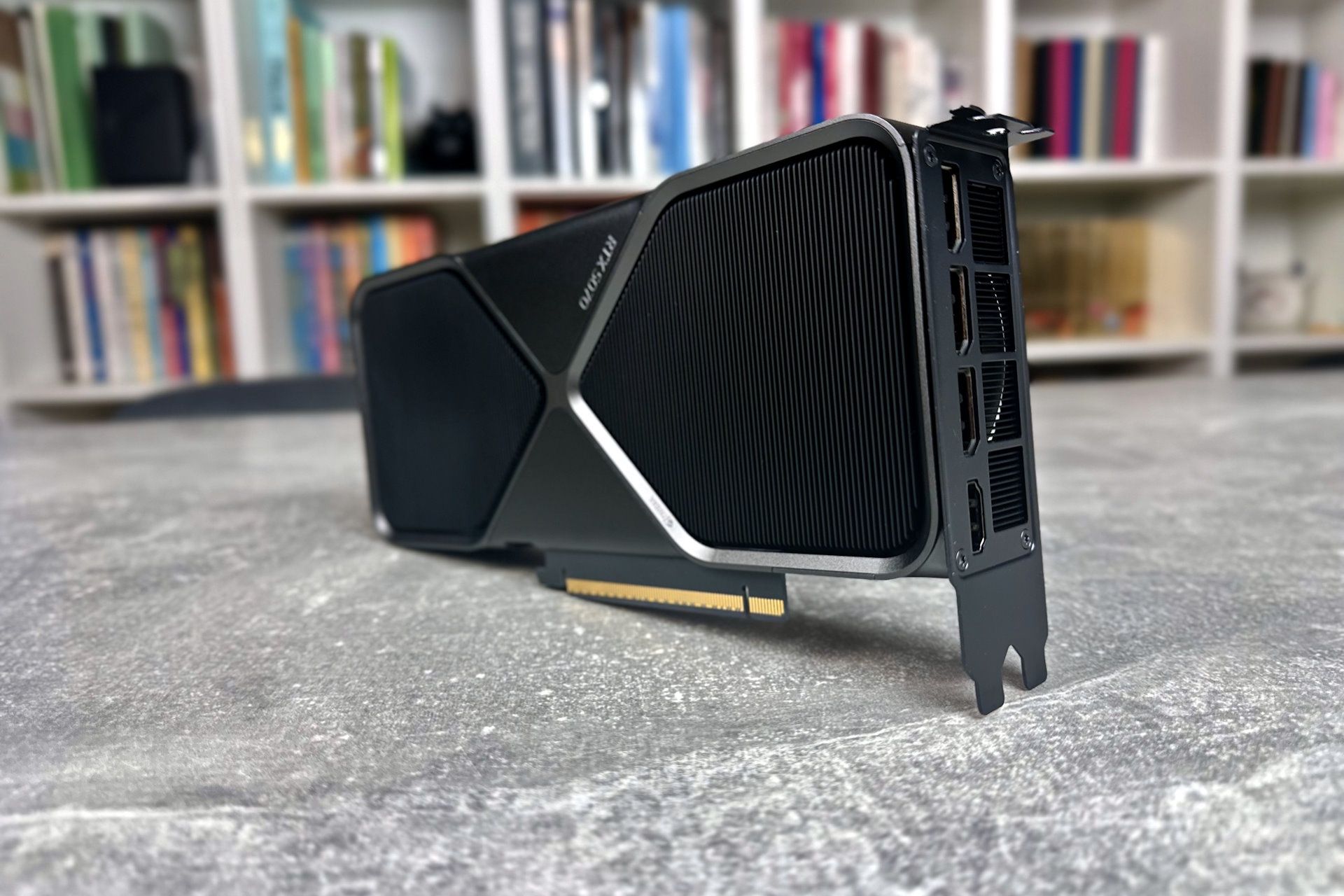 NVIDIA GeForce RTX 5070 Founders Edition - złącza
