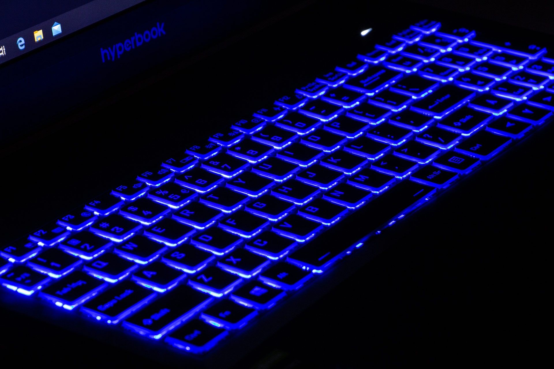 Hyperbook NH5 Zen - podświetlana klawiatura