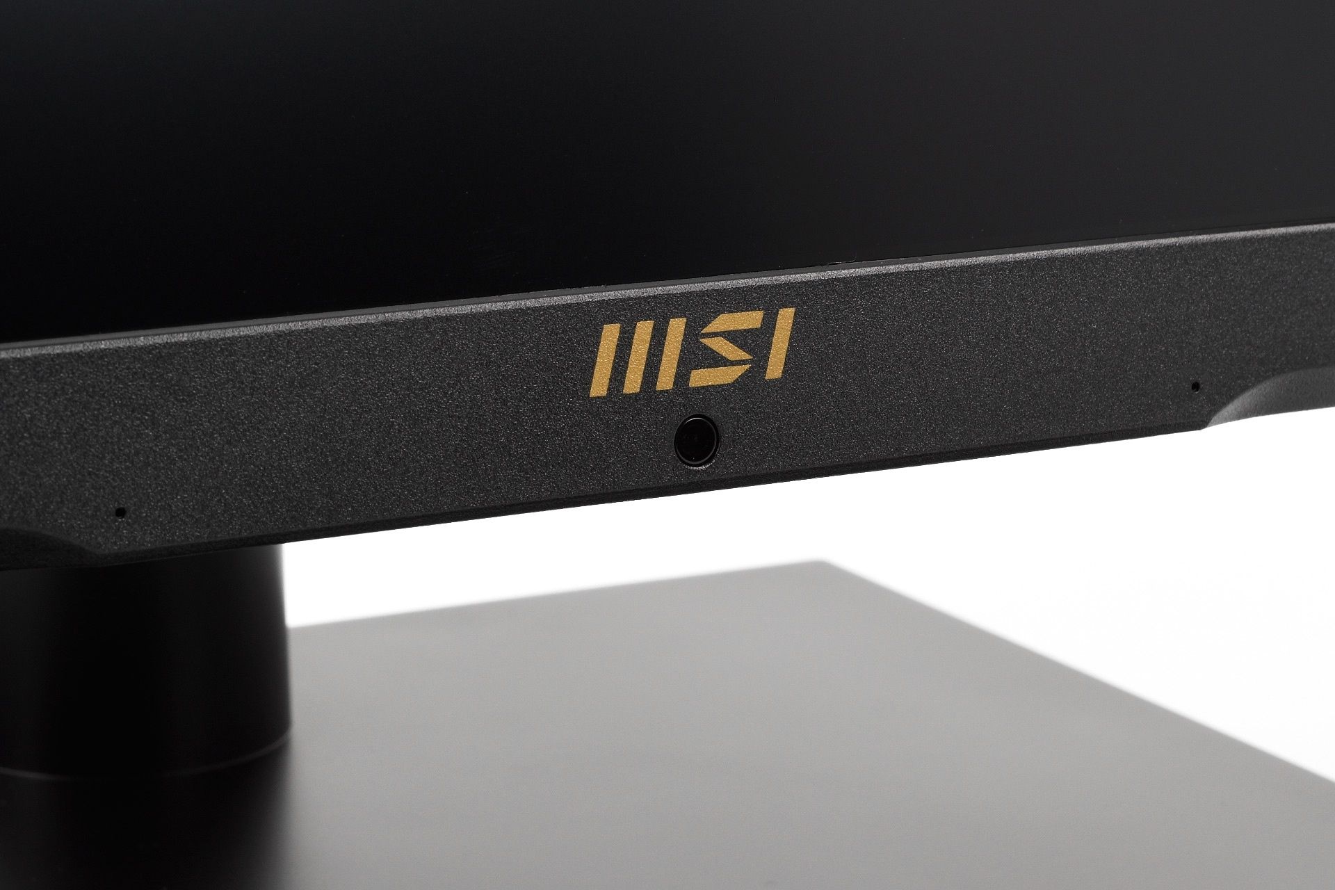 MSI Summit MS321UP - logo z przodu