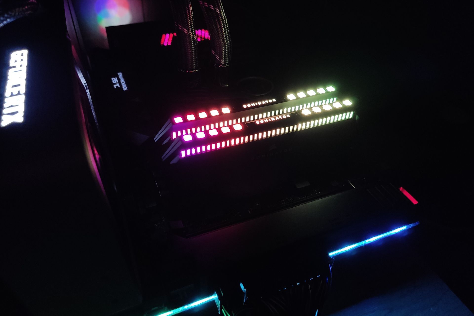 Corsair Dominator Platinum RGB DDR5 - podświetlenie LED