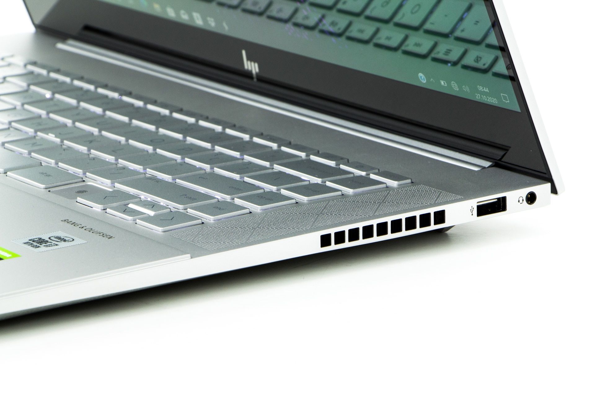 HP ENVY 15 OLED - porty z prawego boku