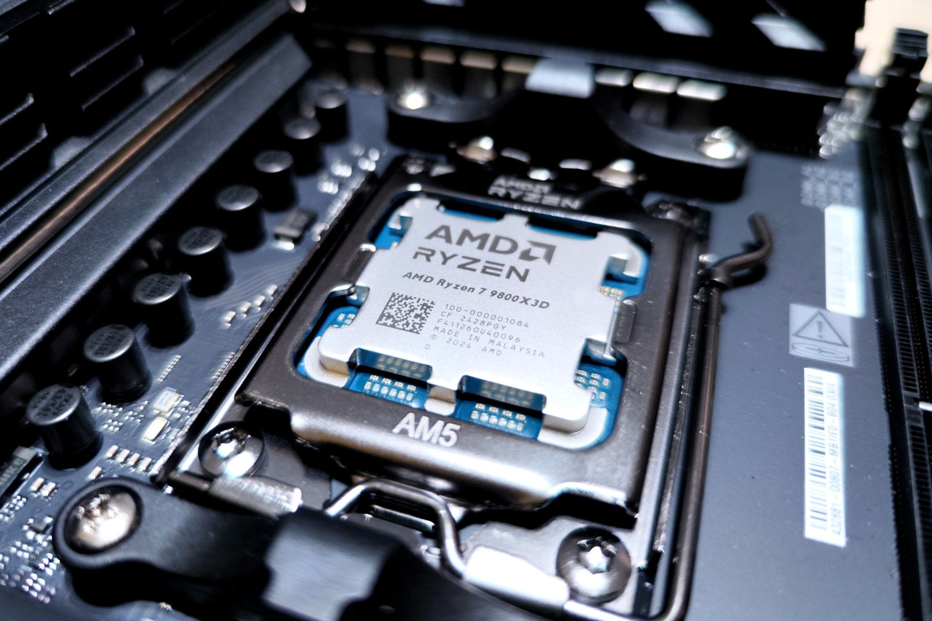 AMD Ryzen 7 9800X3D