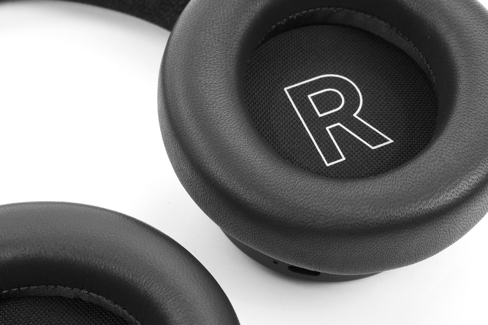 Bang&amp;Olufsen Beoplay Portal prawa i lewa